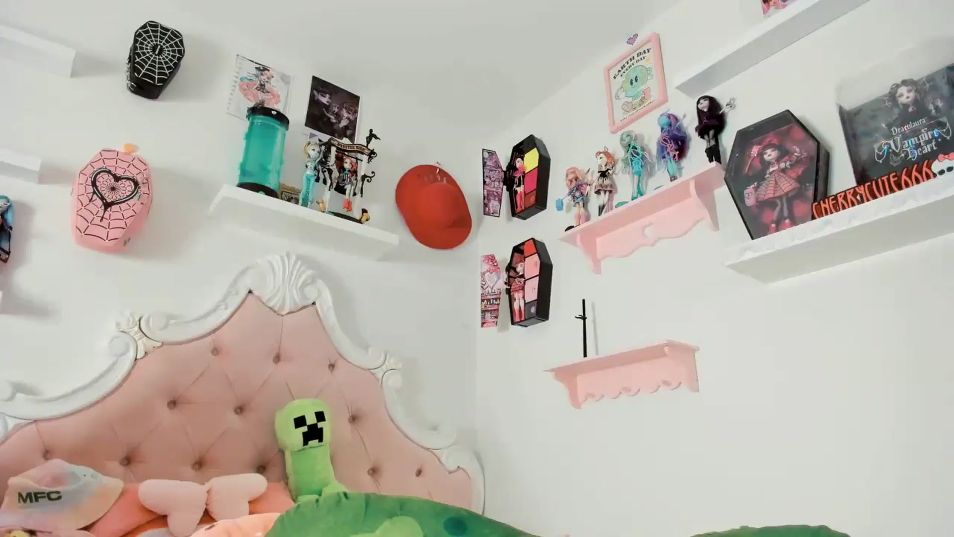 Gallery image thumbnail from Cherrycute666's myfreecams stream on, 11/22/2025, 08:51 image 9 of 20