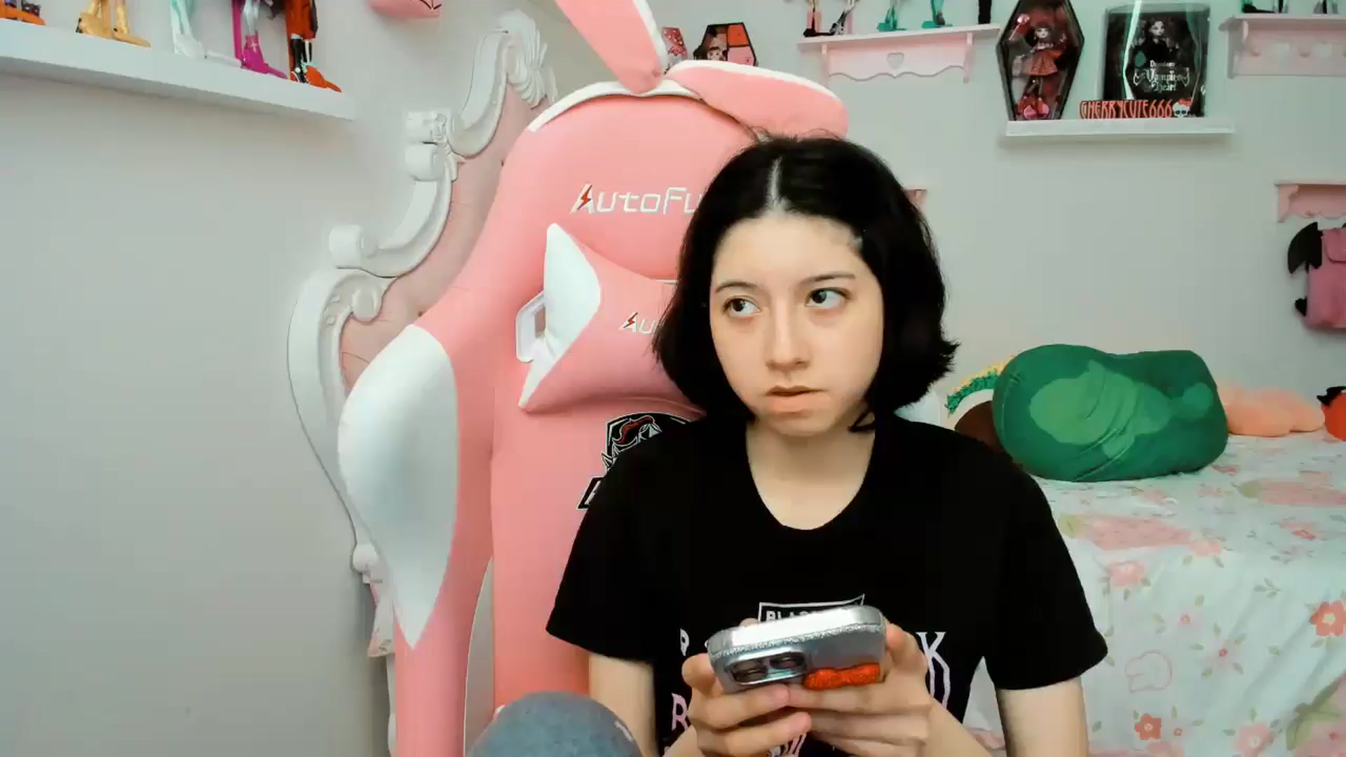 Gallery image thumbnail from Cherrycute666's myfreecams stream on, 11/22/2025, 22:04 image 20 of 20