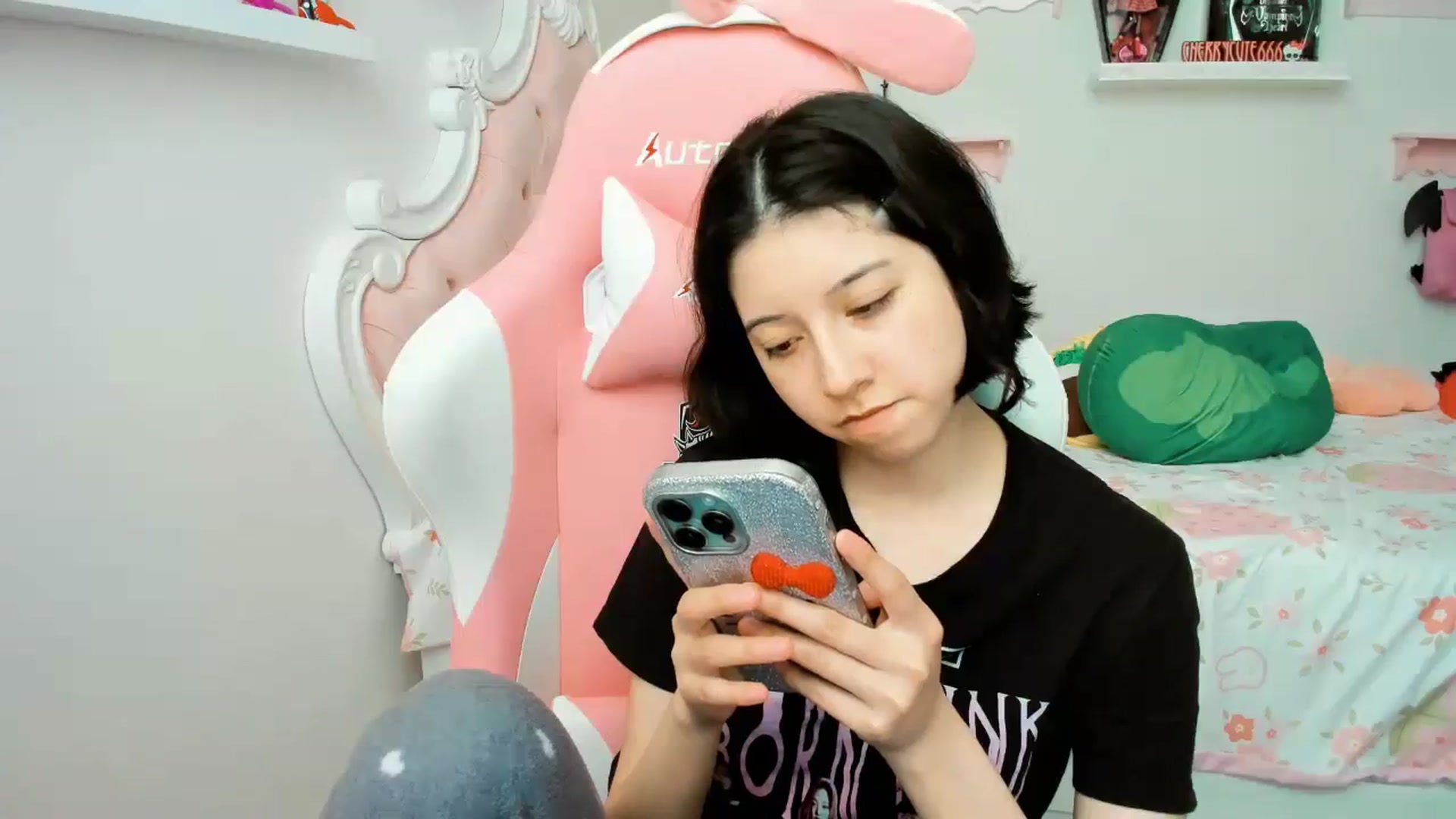 Gallery image thumbnail from Cherrycute666's myfreecams stream on, 11/22/2025, 22:04 image 16 of 20