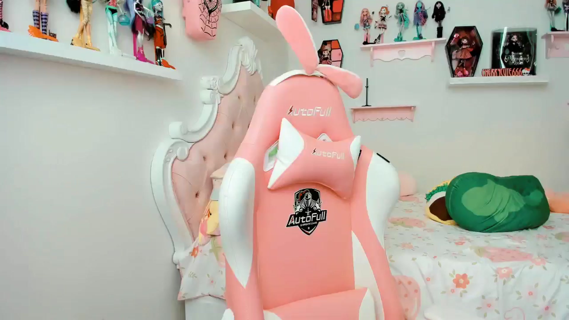 Gallery image thumbnail from Cherrycute666's myfreecams stream on, 11/22/2025, 22:04 image 3 of 20