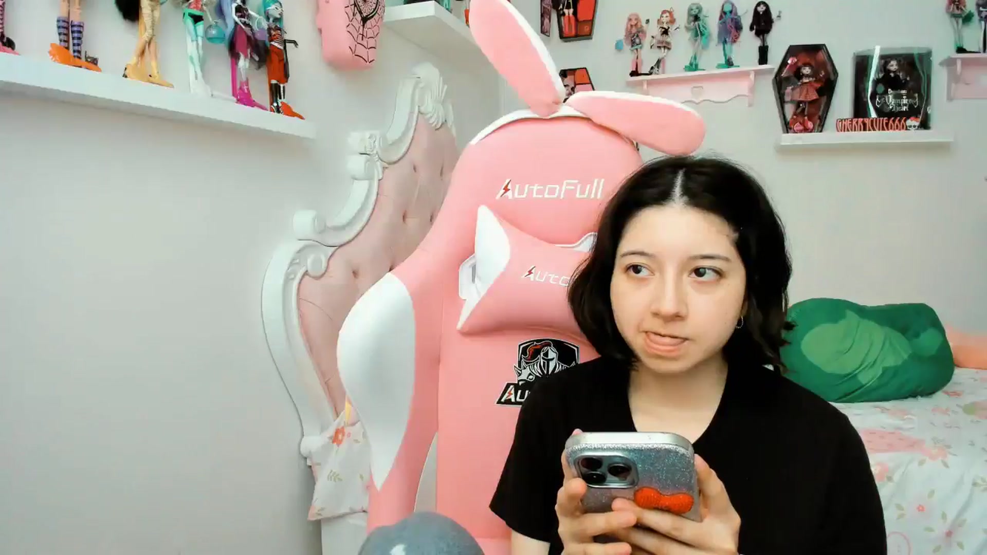 Gallery image thumbnail from Cherrycute666's myfreecams stream on, 11/22/2025, 22:04 image 6 of 20