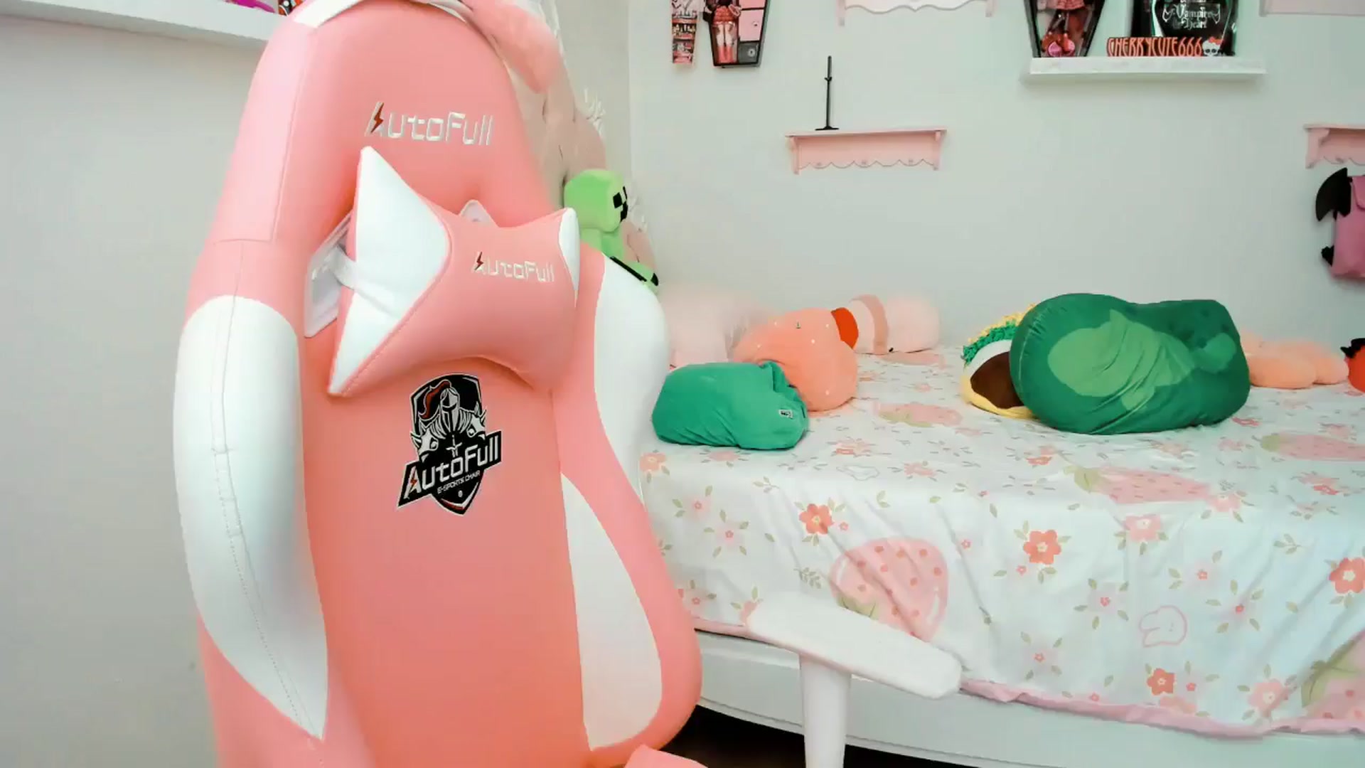 Gallery image thumbnail from Cherrycute666's myfreecams stream on, 11/22/2025, 22:04 image 18 of 20
