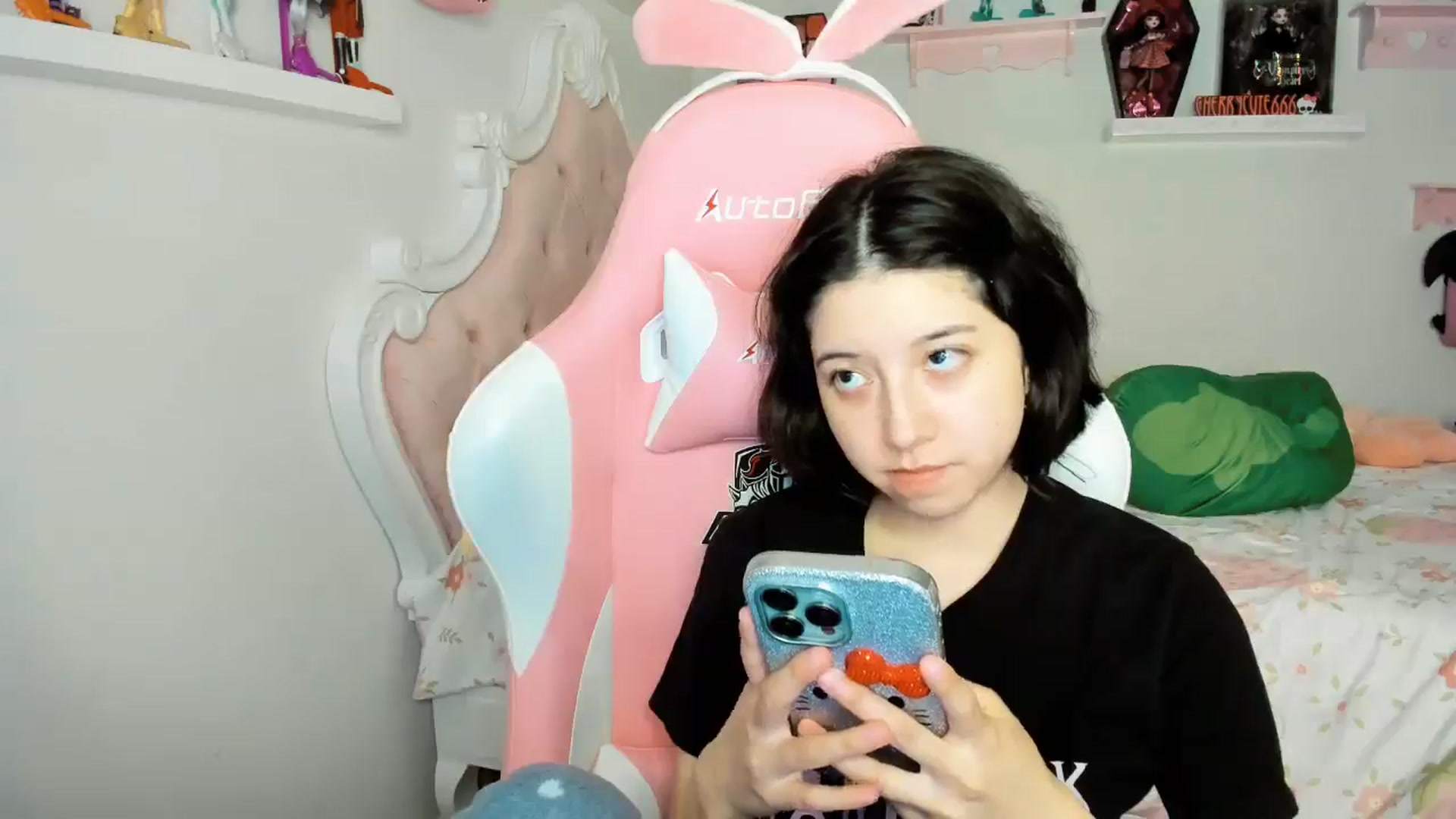 Gallery image thumbnail from Cherrycute666's myfreecams stream on, 11/23/2025, 01:14 image 16 of 20