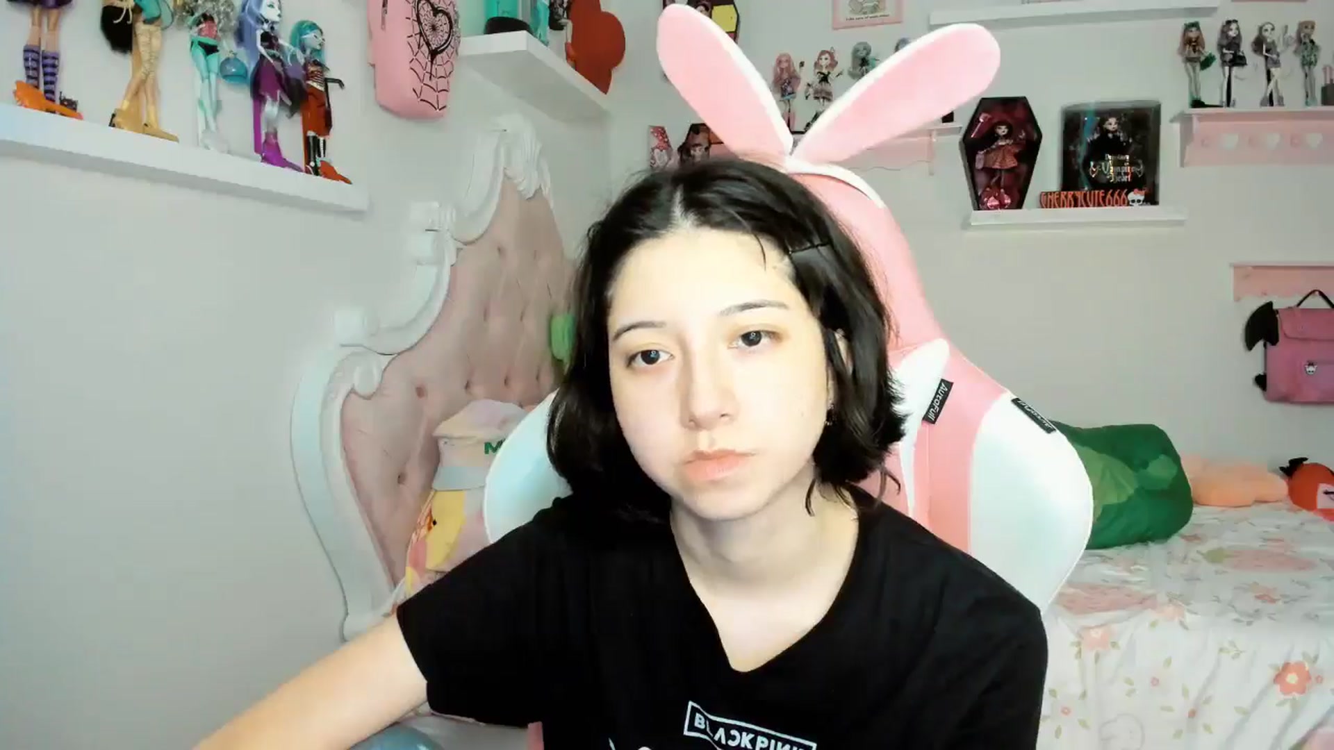 Gallery image thumbnail from Cherrycute666's myfreecams stream on, 11/23/2025, 01:14 image 5 of 20