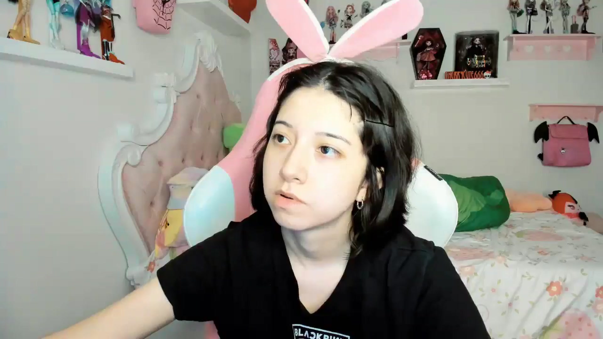 Gallery image thumbnail from Cherrycute666's myfreecams stream on, 11/23/2025, 01:14 image 8 of 20