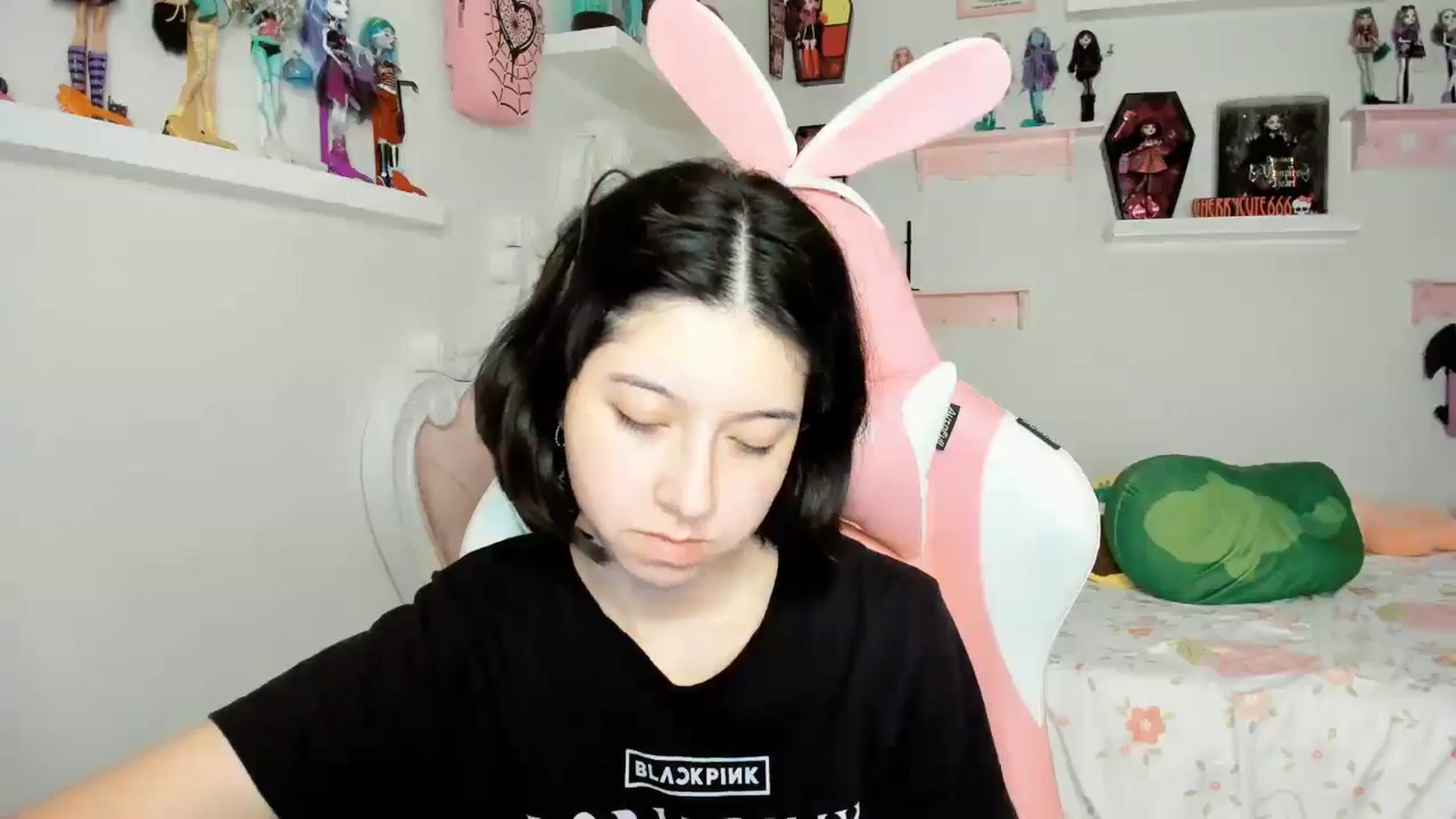 Gallery image thumbnail from Cherrycute666's myfreecams stream on, 11/23/2025, 01:14 image 10 of 20