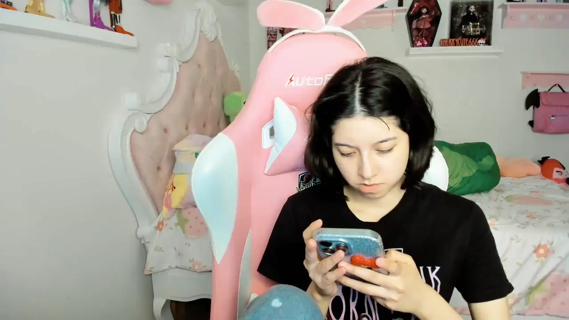 Gallery image thumbnail from Cherrycute666's myfreecams stream on, 11/23/2025, 01:14 image 12 of 20