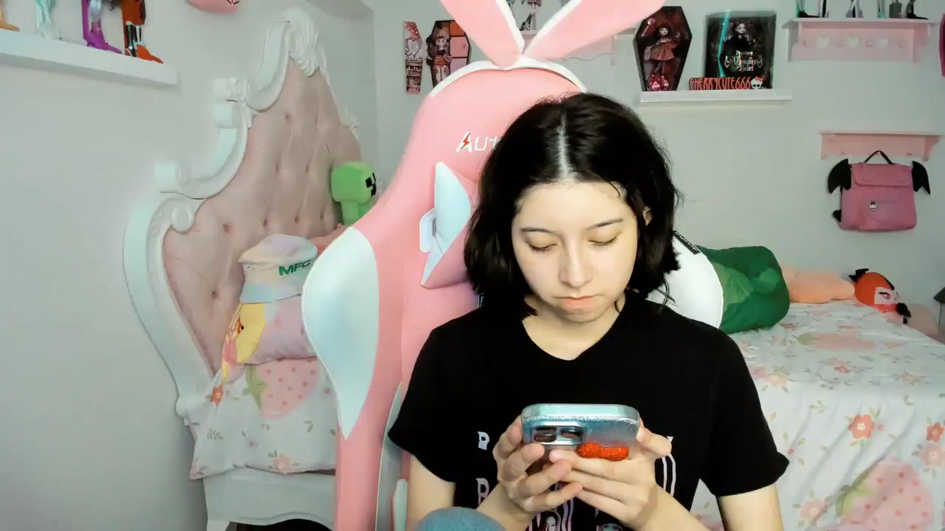 Gallery image thumbnail from Cherrycute666's myfreecams stream on, 11/23/2025, 01:14 image 1 of 20