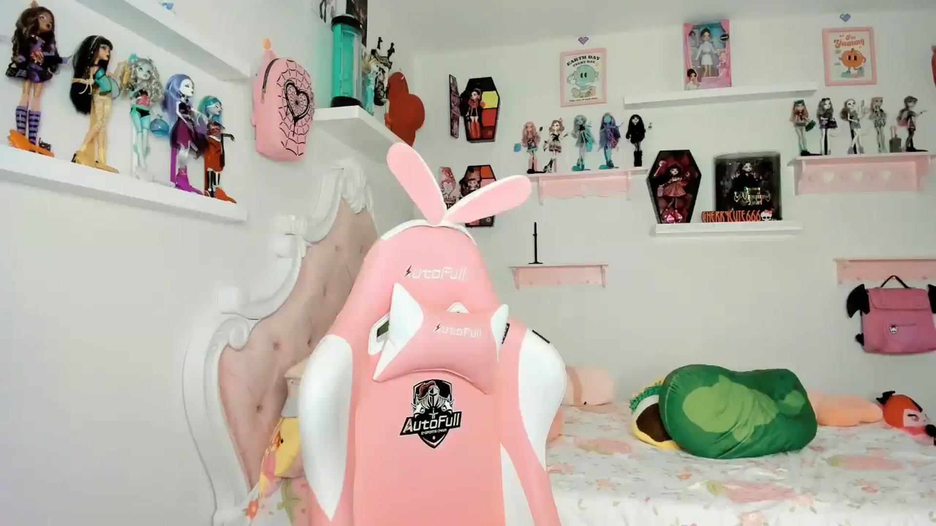 Gallery image thumbnail from Cherrycute666's myfreecams stream on, 11/23/2025, 01:14 image 9 of 20