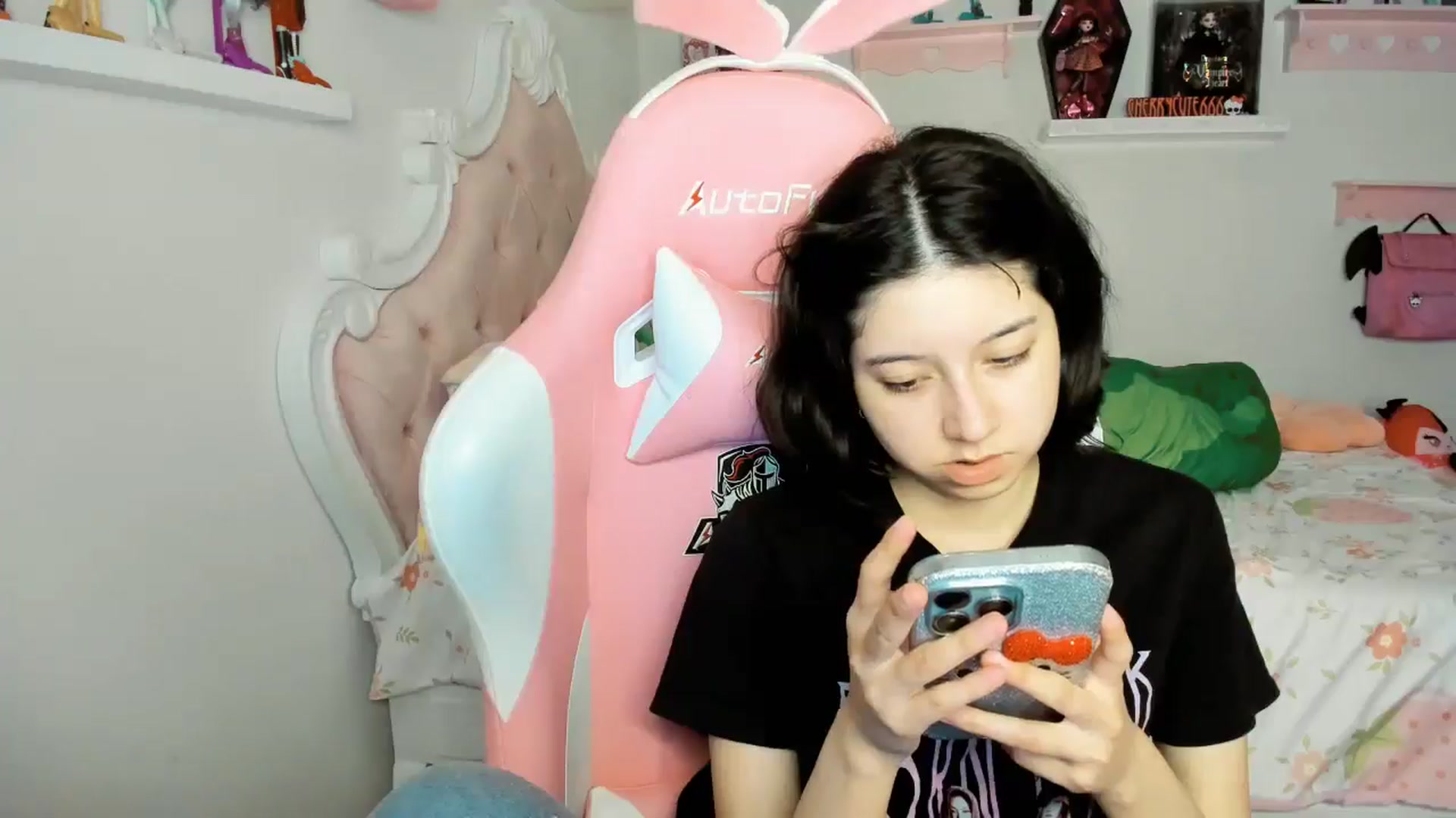 Gallery image thumbnail from Cherrycute666's myfreecams stream on, 11/23/2025, 01:14 image 11 of 20