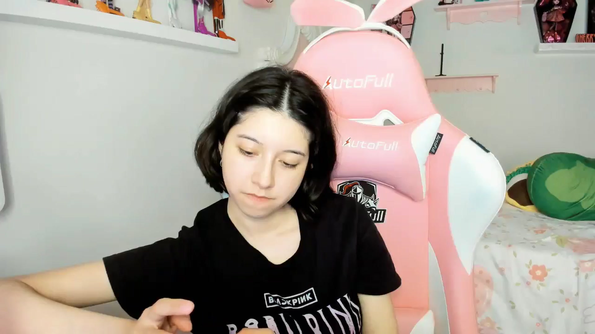 Gallery image thumbnail from Cherrycute666's myfreecams stream on, 11/23/2025, 01:14 image 18 of 20