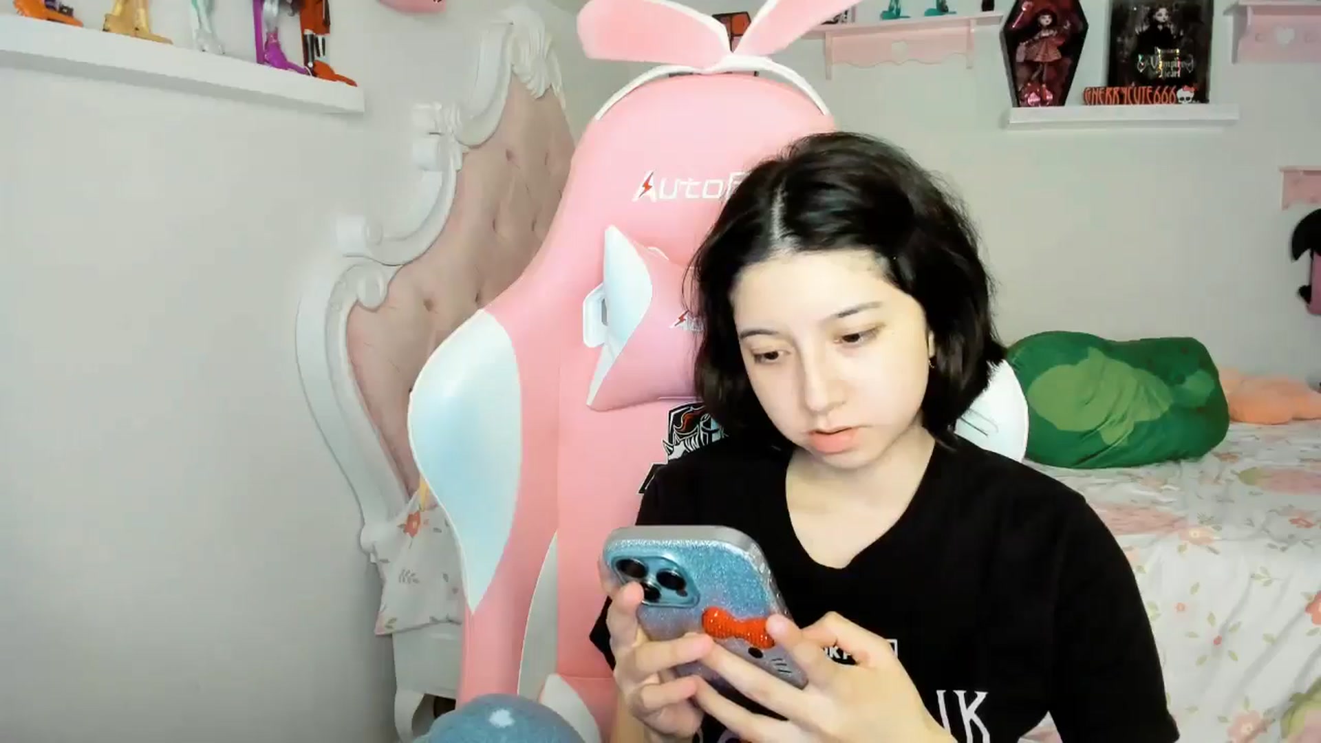 Gallery image thumbnail from Cherrycute666's myfreecams stream on, 11/23/2025, 01:20 image 11 of 20