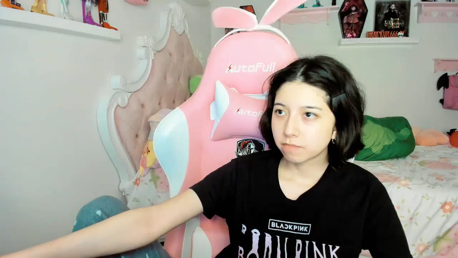 Gallery image thumbnail from Cherrycute666's myfreecams stream on, 11/23/2025, 01:20 image 13 of 20