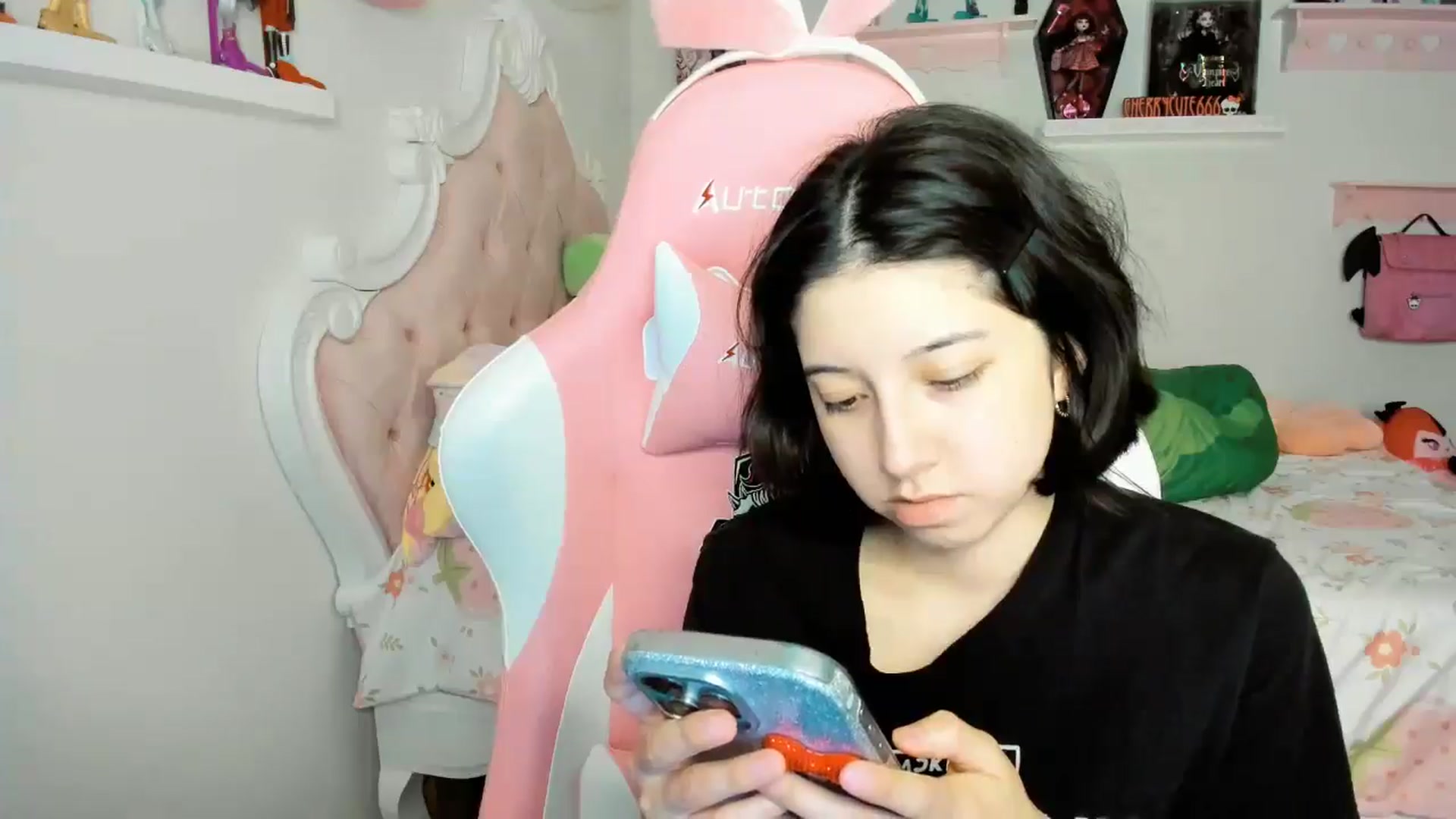 Gallery image thumbnail from Cherrycute666's myfreecams stream on, 11/23/2025, 01:20 image 18 of 20