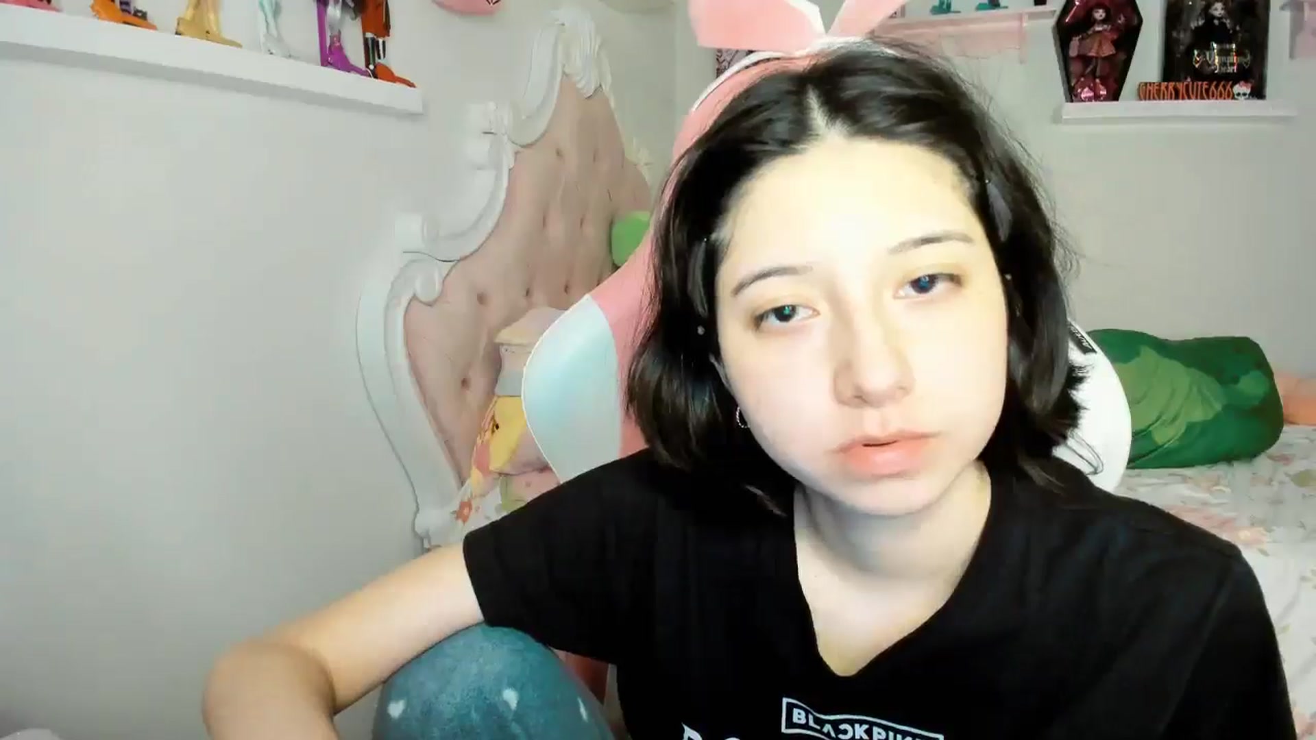 Gallery image thumbnail from Cherrycute666's myfreecams stream on, 11/23/2025, 01:20 image 17 of 20