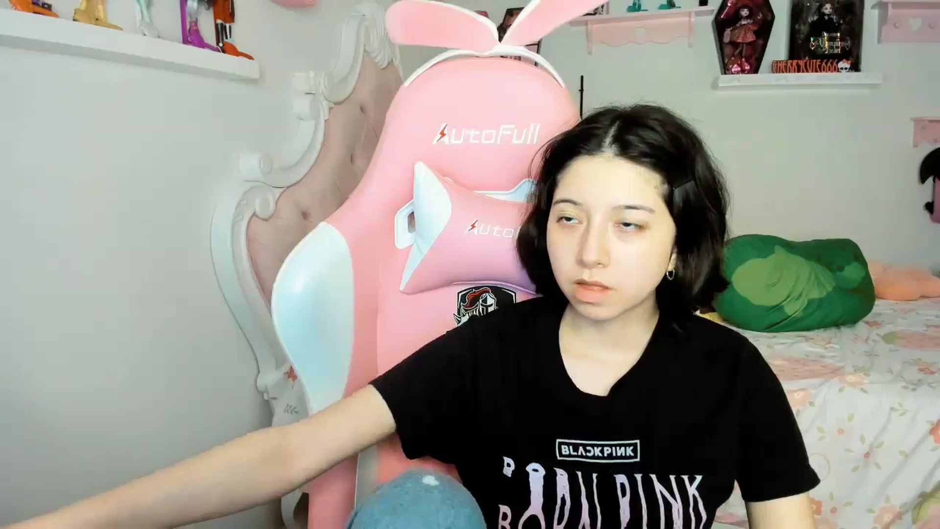 Gallery image thumbnail from Cherrycute666's myfreecams stream on, 11/23/2025, 01:20 image 12 of 20