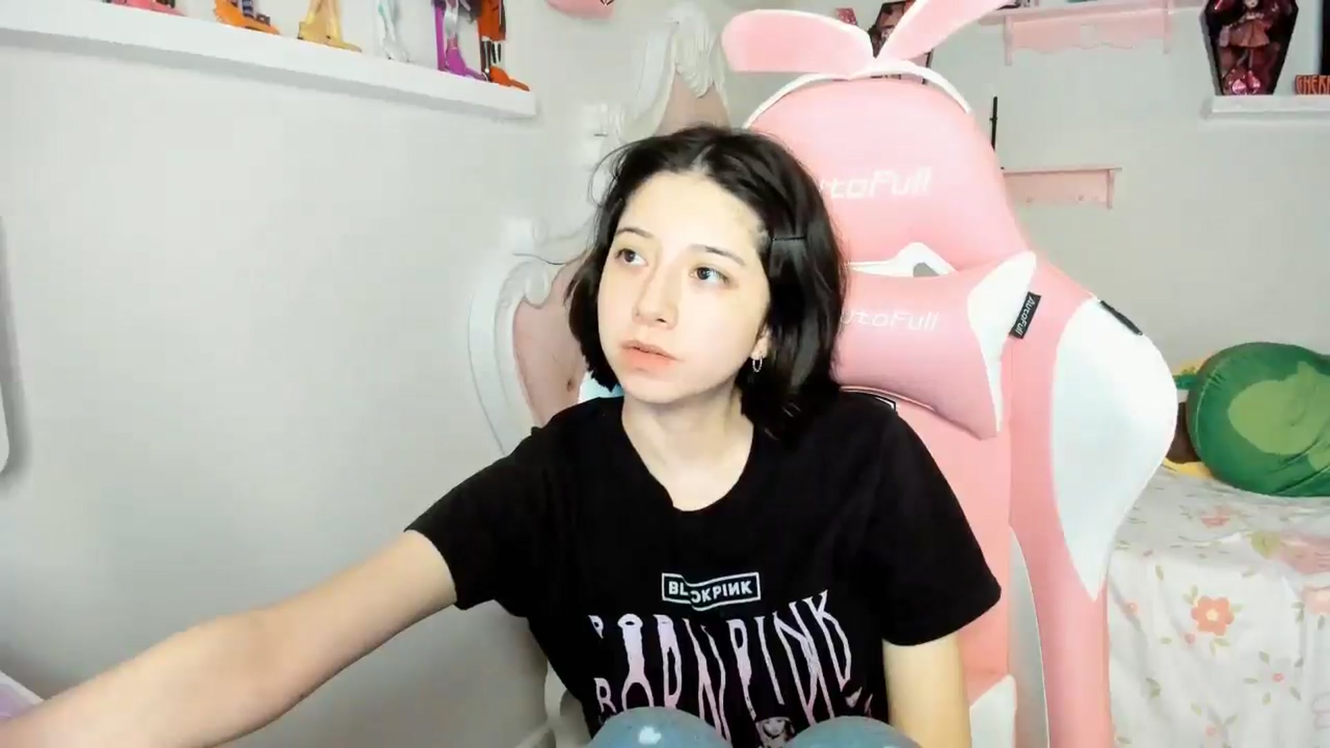 Gallery image thumbnail from Cherrycute666's myfreecams stream on, 11/23/2025, 01:20 image 10 of 20
