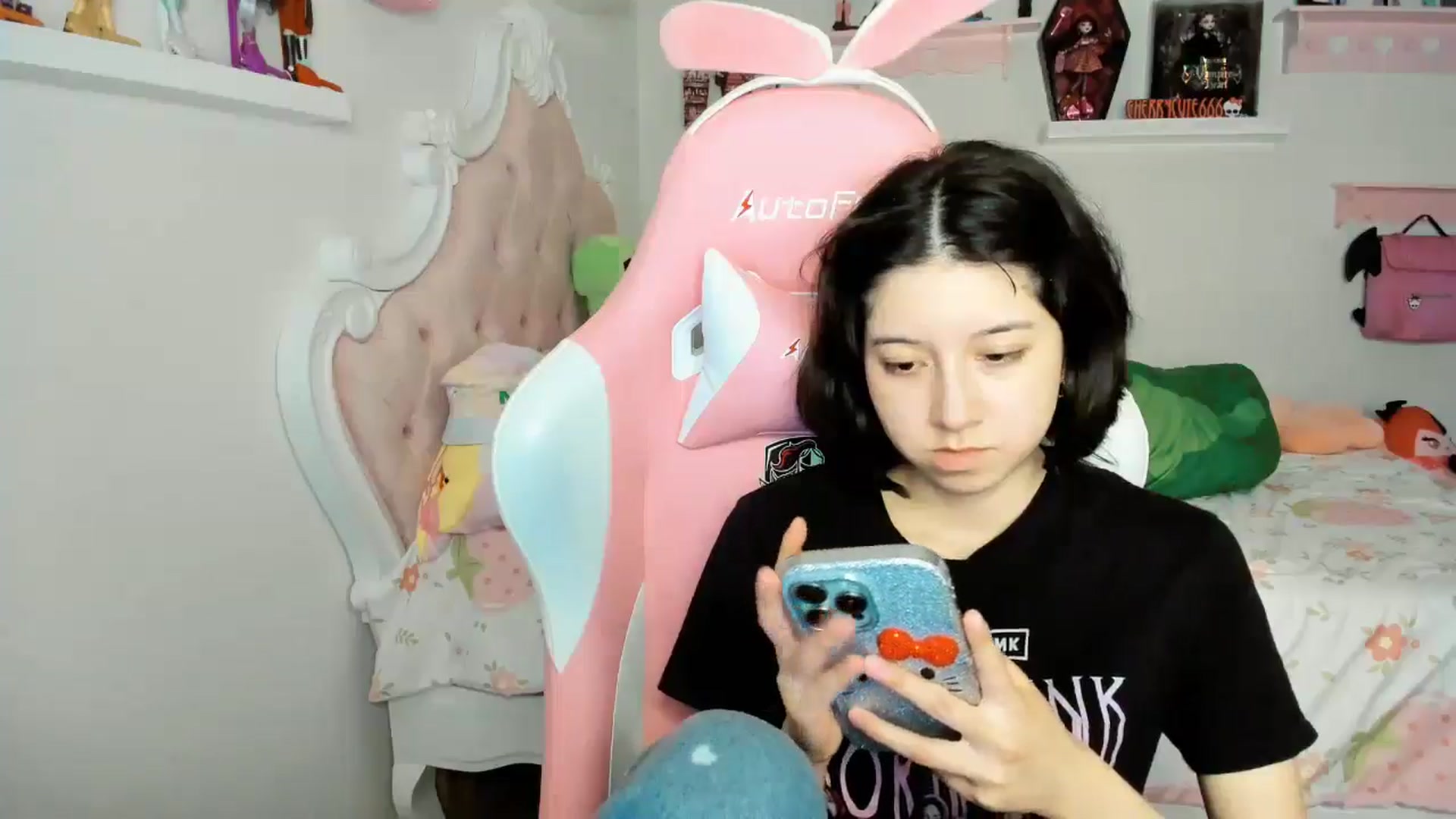 Gallery image thumbnail from Cherrycute666's myfreecams stream on, 11/23/2025, 01:20 image 2 of 20