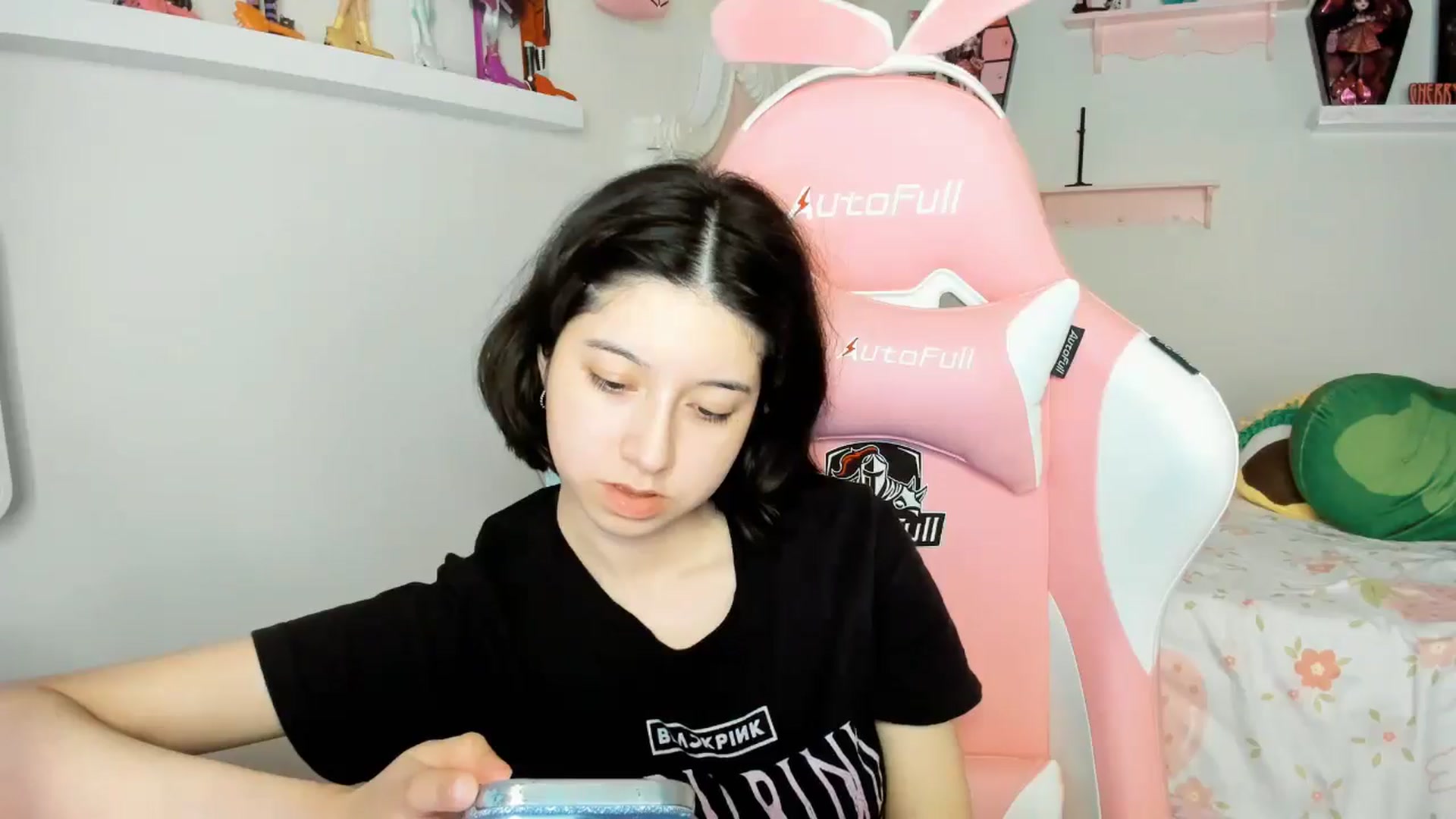 Gallery image thumbnail from Cherrycute666's myfreecams stream on, 11/23/2025, 01:20 image 15 of 20