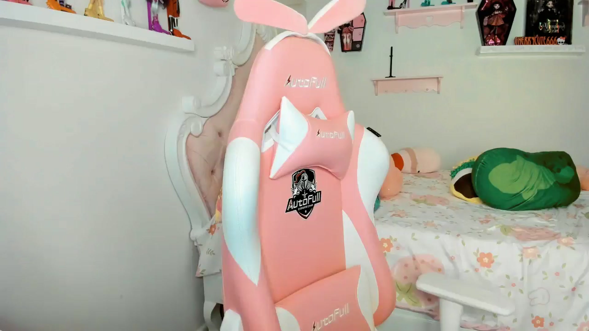 Gallery image thumbnail from Cherrycute666's myfreecams stream on, 11/23/2025, 01:20 image 8 of 20