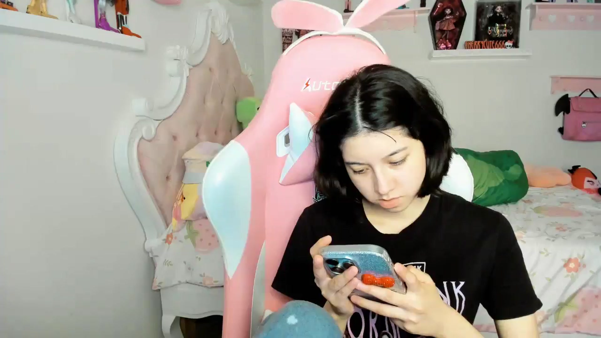Gallery image thumbnail from Cherrycute666's myfreecams stream on, 11/23/2025, 01:20 image 3 of 20