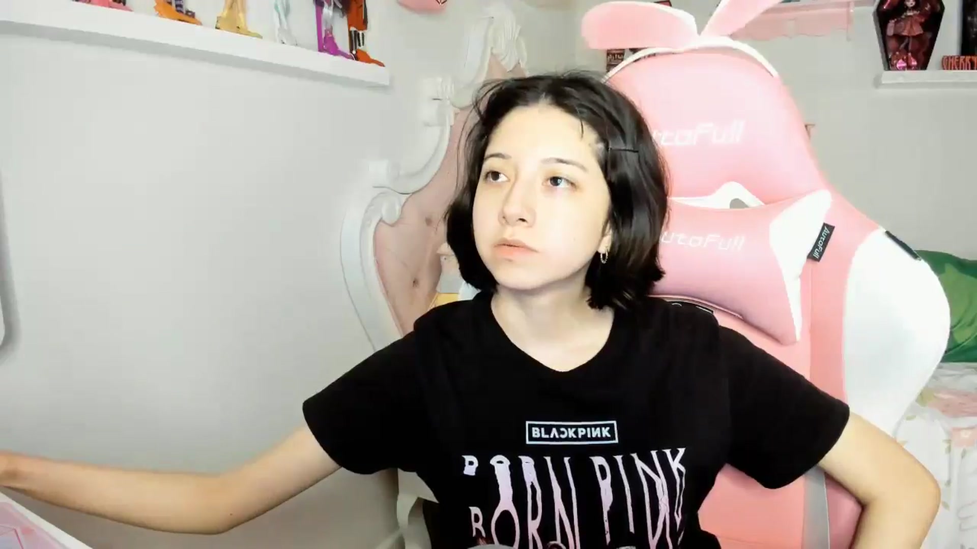 Gallery image thumbnail from Cherrycute666's myfreecams stream on, 11/23/2025, 01:20 image 4 of 20