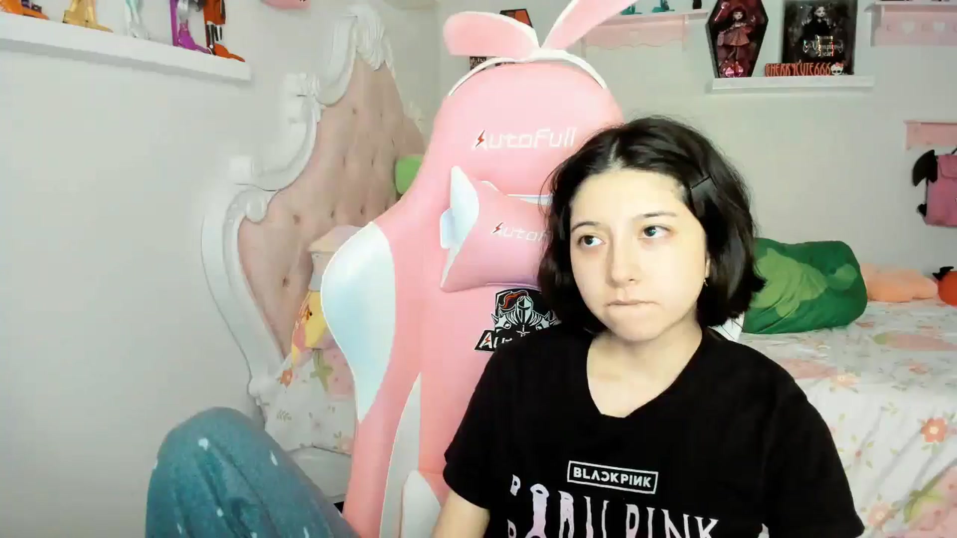 Gallery image thumbnail from Cherrycute666's myfreecams stream on, 11/23/2025, 01:20 image 14 of 20