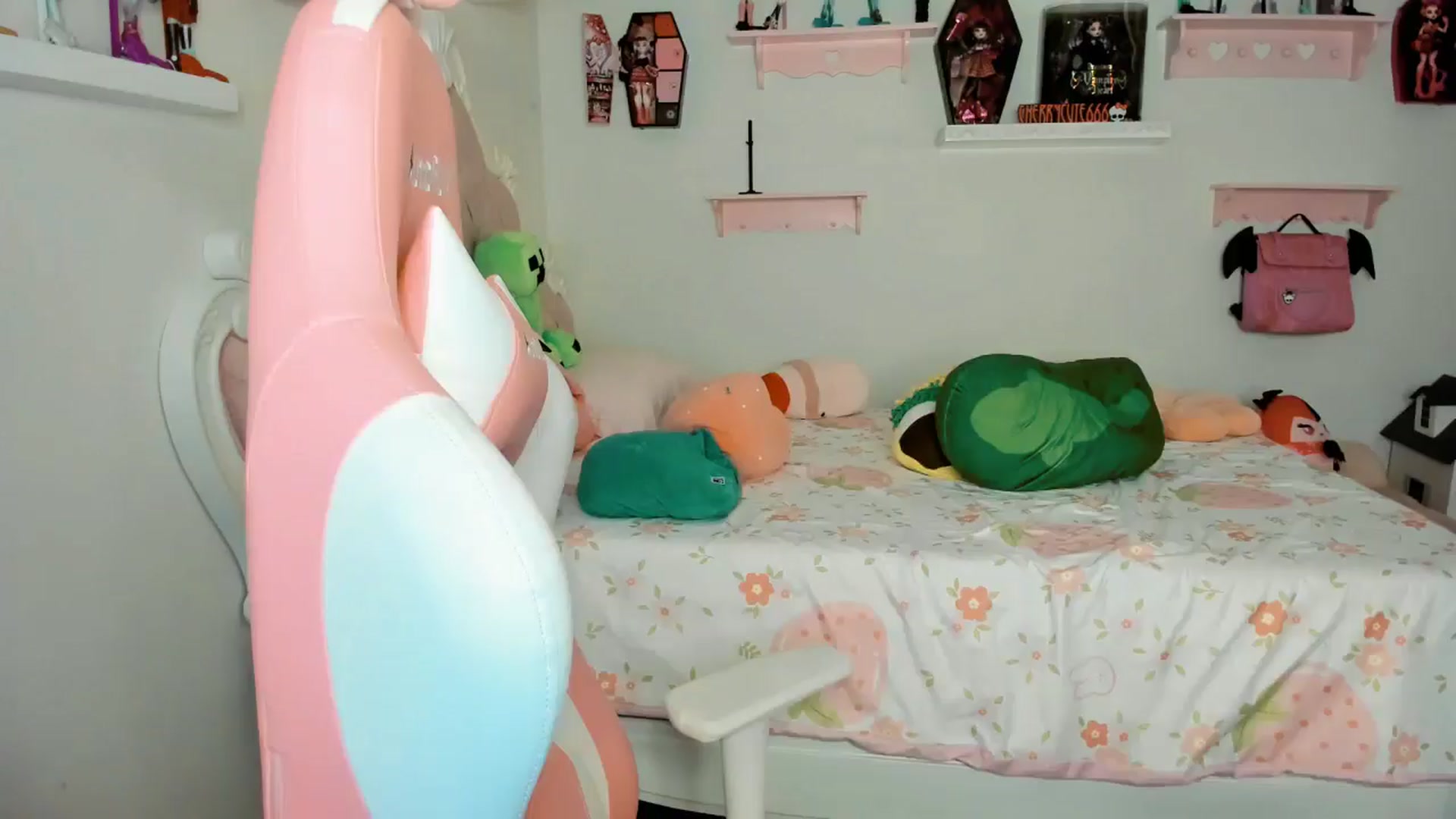 Gallery image thumbnail from Cherrycute666's myfreecams stream on, 11/23/2025, 04:50 image 15 of 20