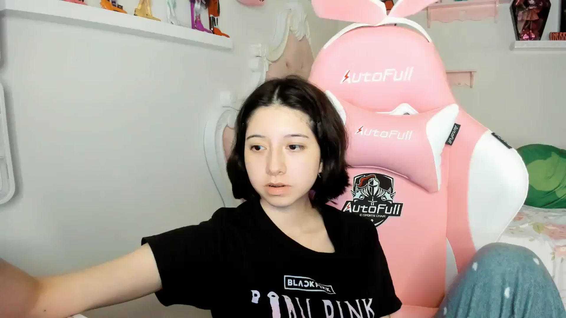 Gallery image thumbnail from Cherrycute666's myfreecams stream on, 11/23/2025, 04:50 image 17 of 20