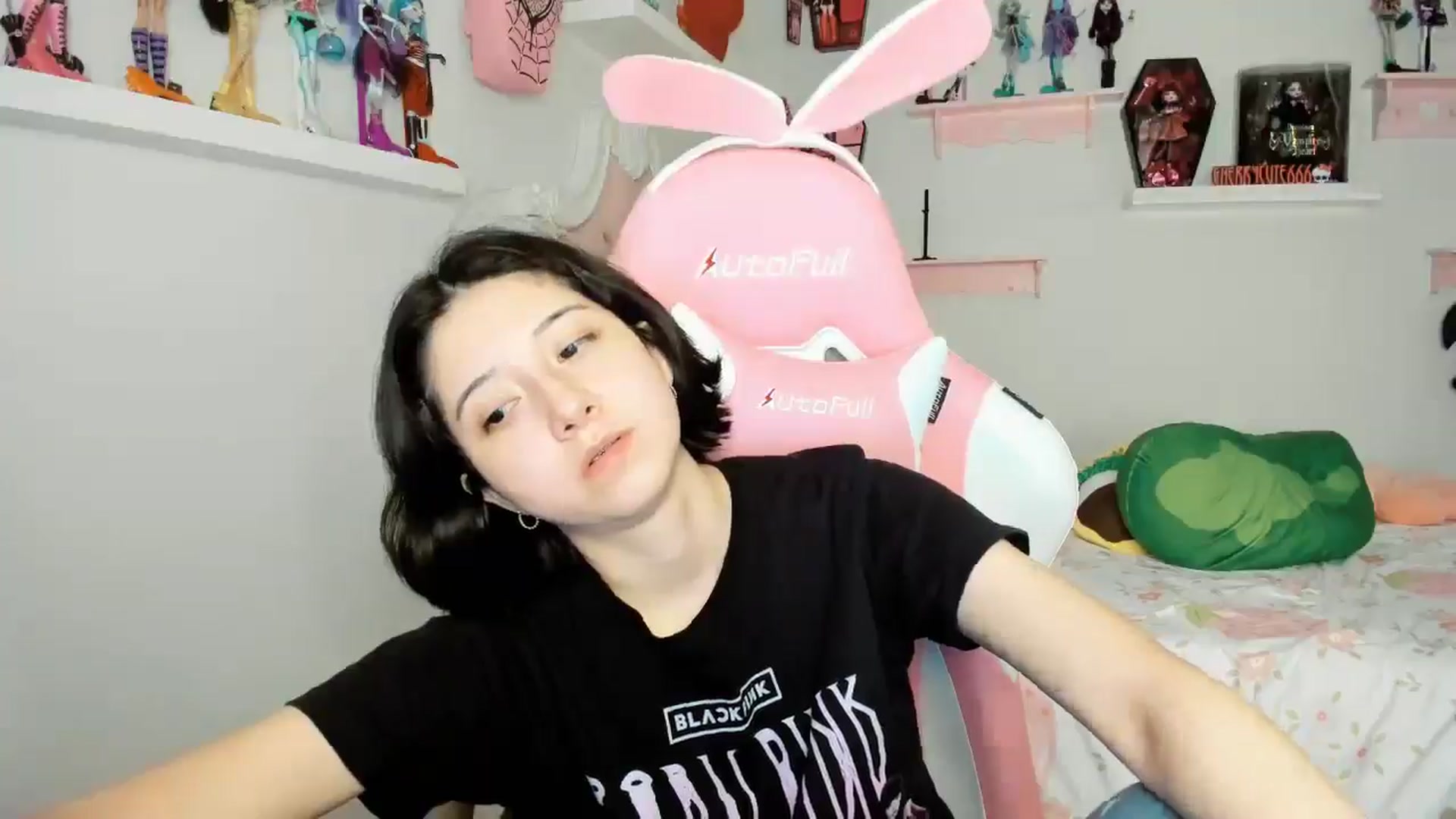 Gallery image thumbnail from Cherrycute666's myfreecams stream on, 11/23/2025, 04:50 image 12 of 20