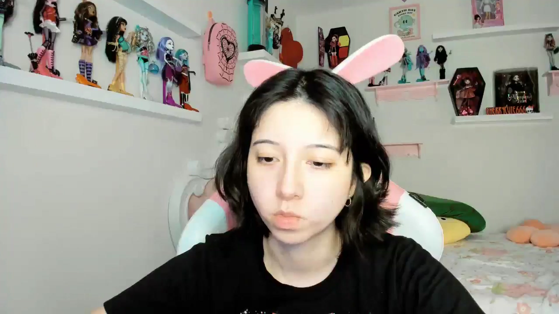 Gallery image thumbnail from Cherrycute666's myfreecams stream on, 11/23/2025, 07:33 image 12 of 20