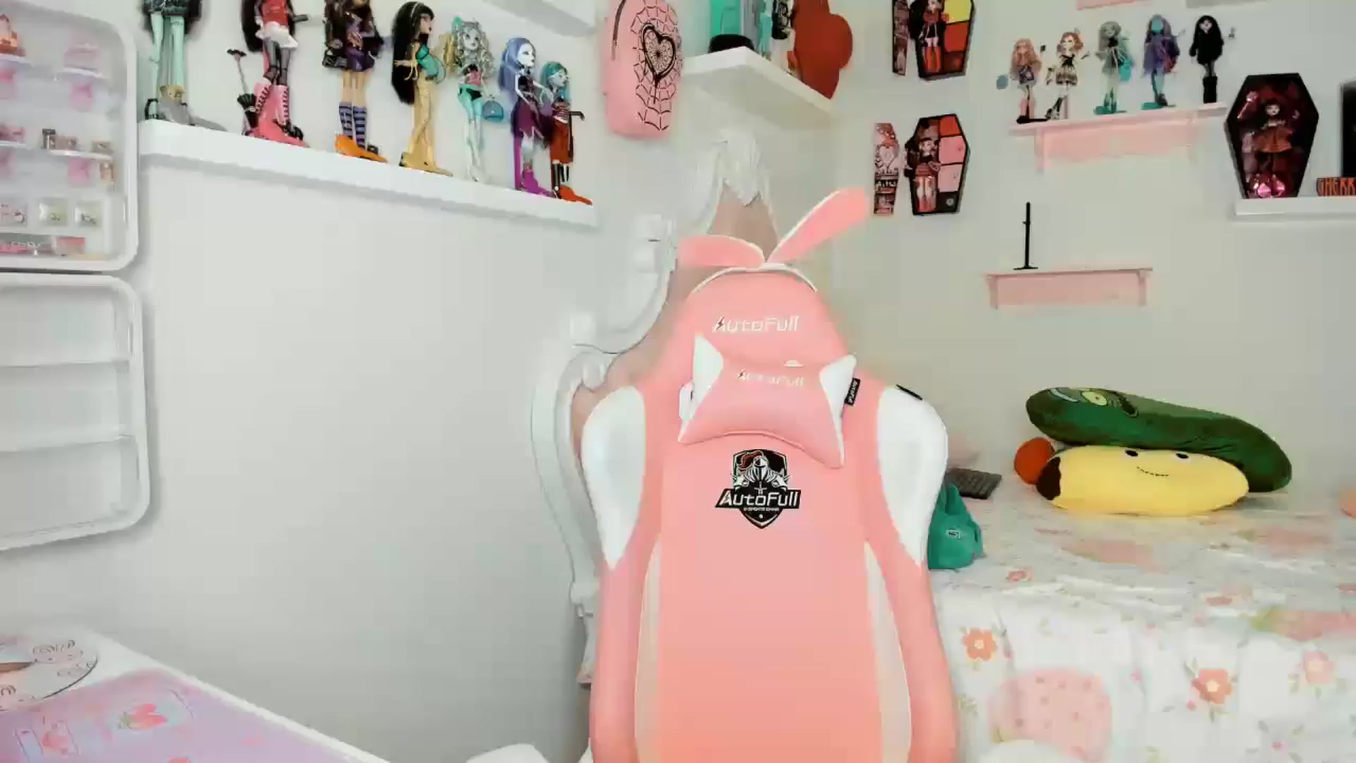 Gallery image thumbnail from Cherrycute666's myfreecams stream on, 11/23/2025, 07:33 image 1 of 20