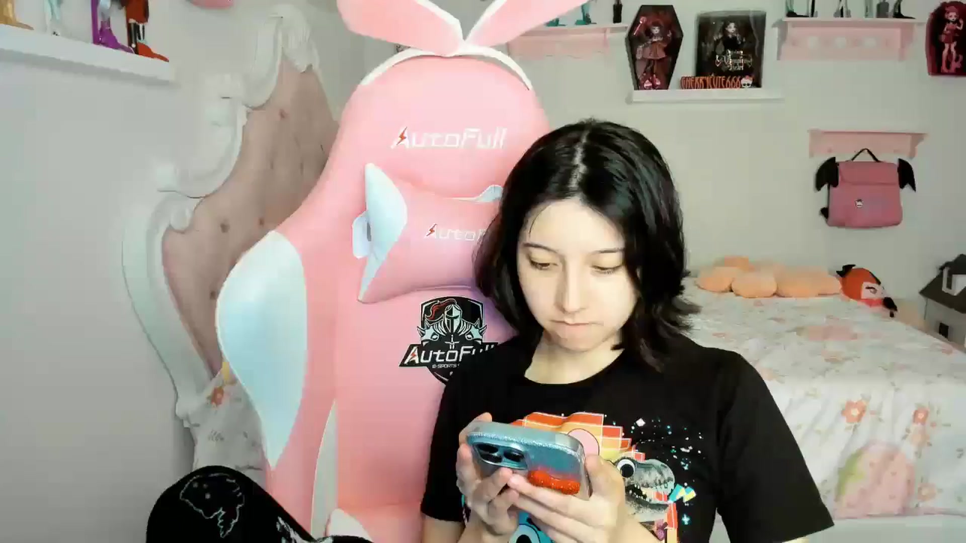 Gallery image thumbnail from Cherrycute666's myfreecams stream on, 11/23/2025, 07:33 image 5 of 20