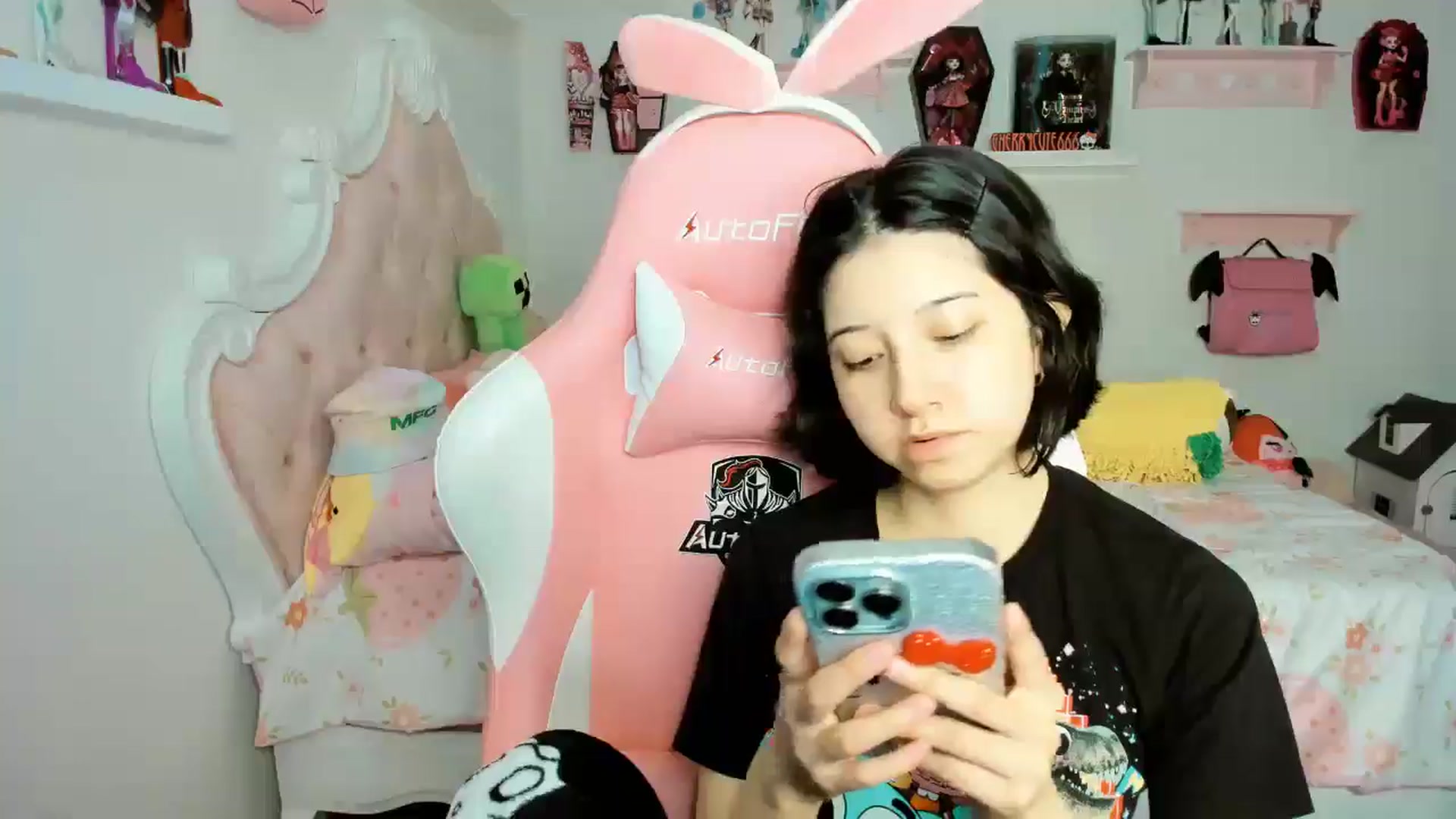 Gallery image thumbnail from Cherrycute666's myfreecams stream on, 11/24/2025, 24:13 image 11 of 20