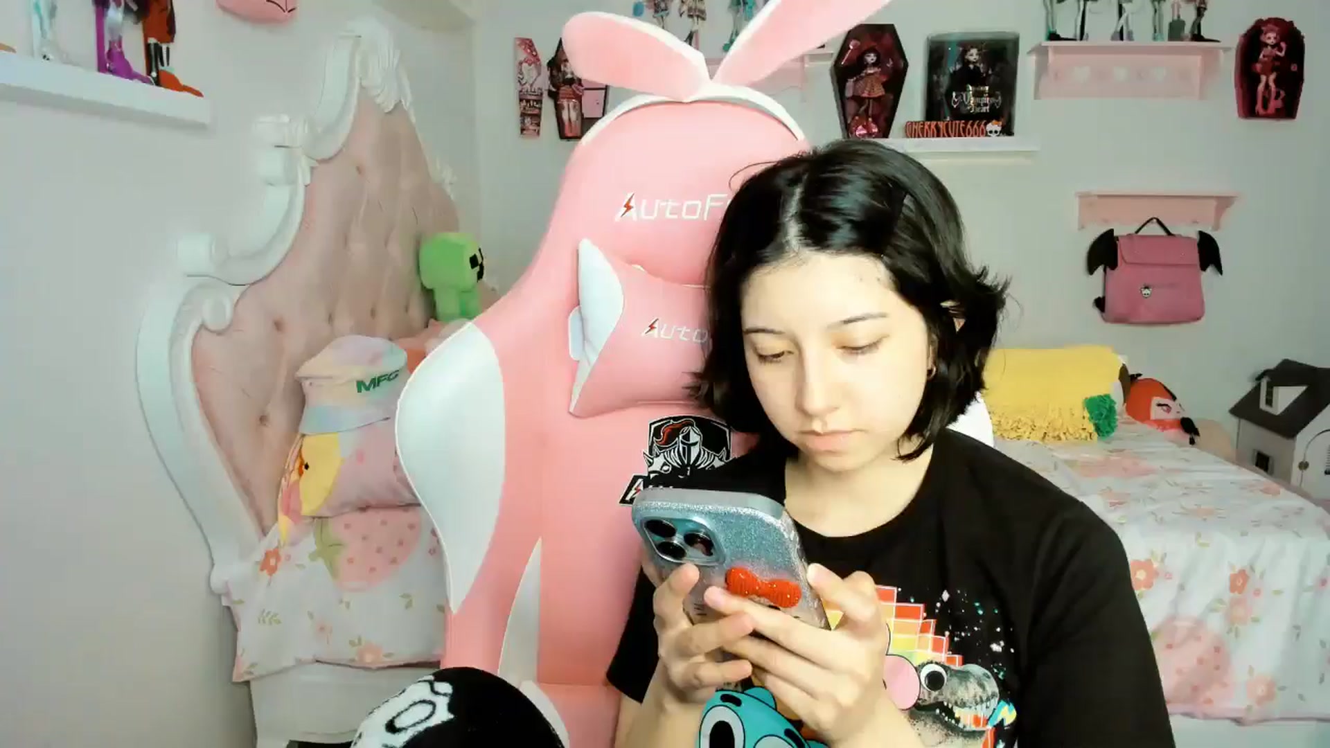 Gallery image thumbnail from Cherrycute666's myfreecams stream on, 11/24/2025, 24:13 image 12 of 20