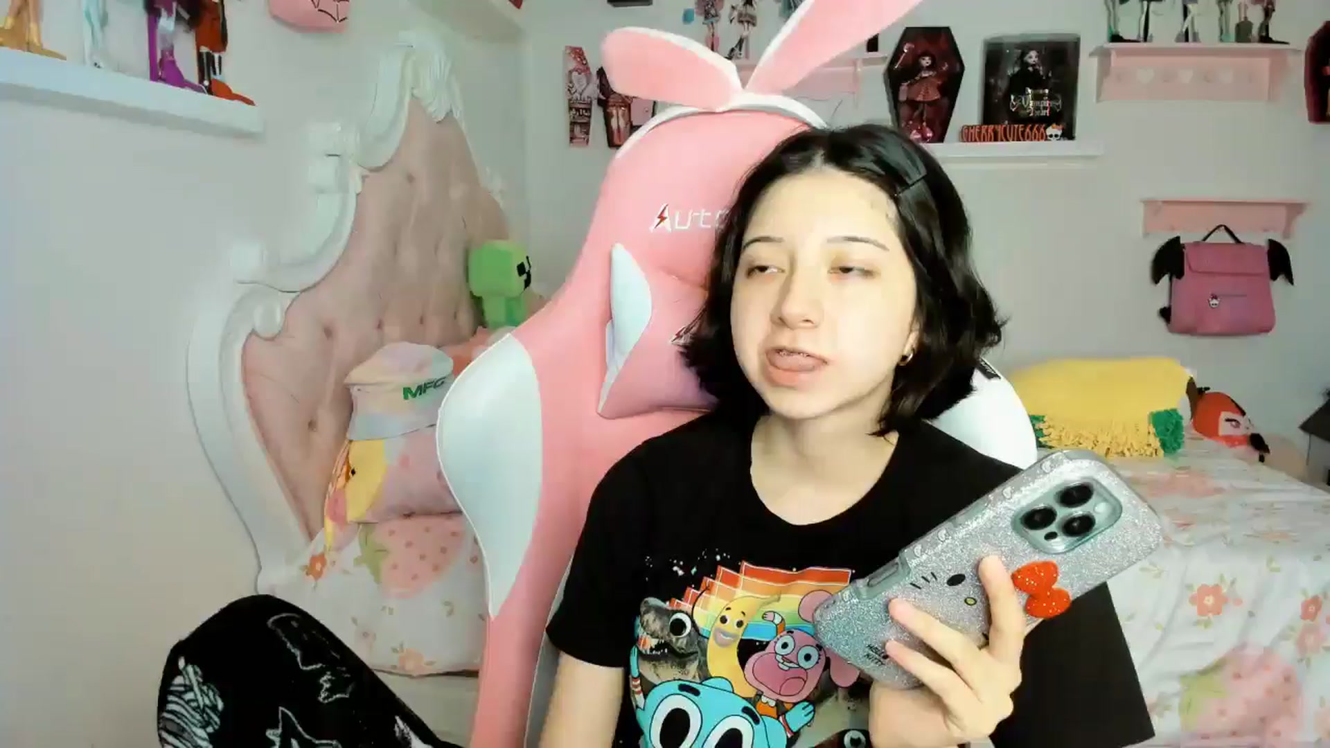 Gallery image thumbnail from Cherrycute666's myfreecams stream on, 11/24/2025, 24:13 image 16 of 20