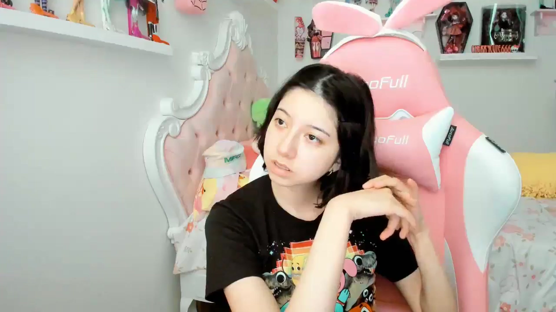 Gallery image thumbnail from Cherrycute666's myfreecams stream on, 11/24/2025, 24:13 image 4 of 20