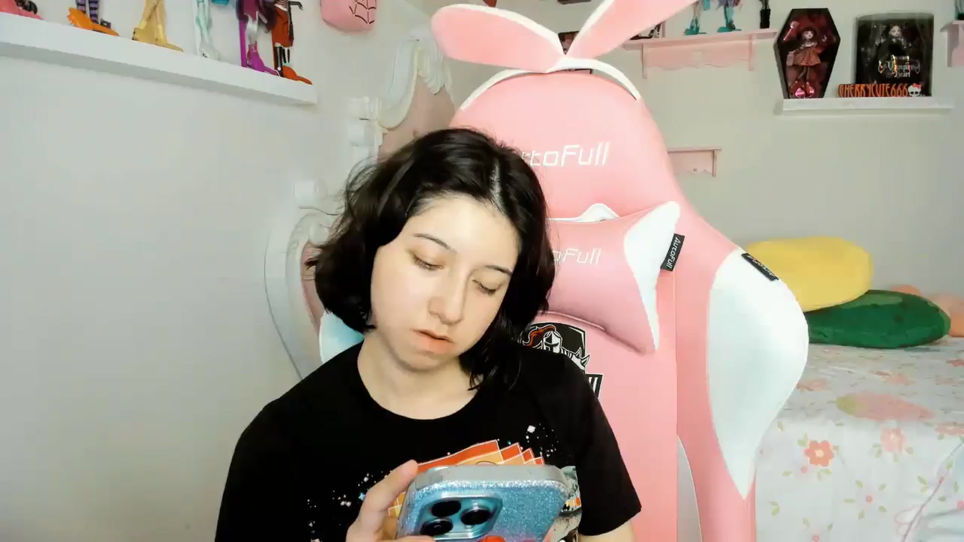 Gallery image thumbnail from Cherrycute666's myfreecams stream on, 11/24/2025, 05:17 image 15 of 20