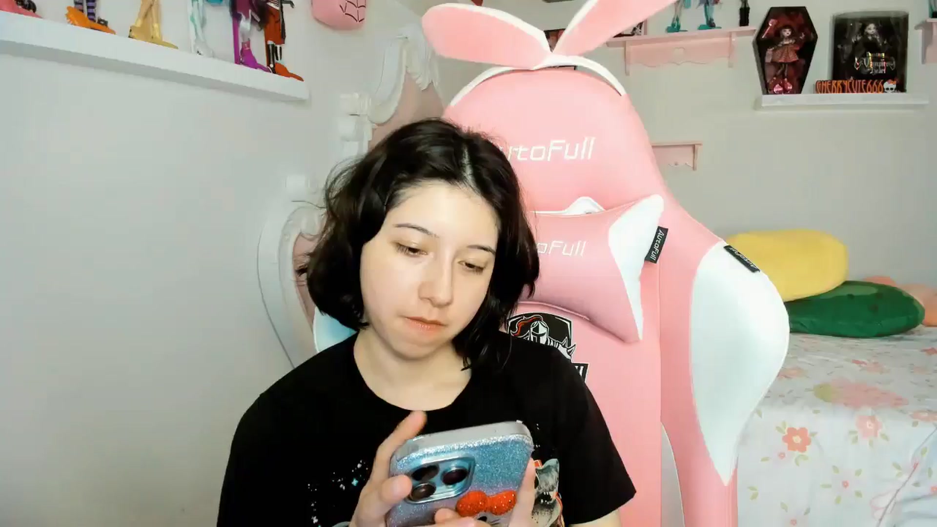 Gallery image thumbnail from Cherrycute666's myfreecams stream on, 11/24/2025, 05:17 image 16 of 20