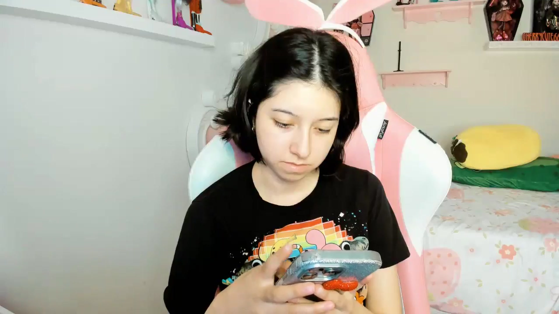 Gallery image thumbnail from Cherrycute666's myfreecams stream on, 11/24/2025, 06:32 image 15 of 20