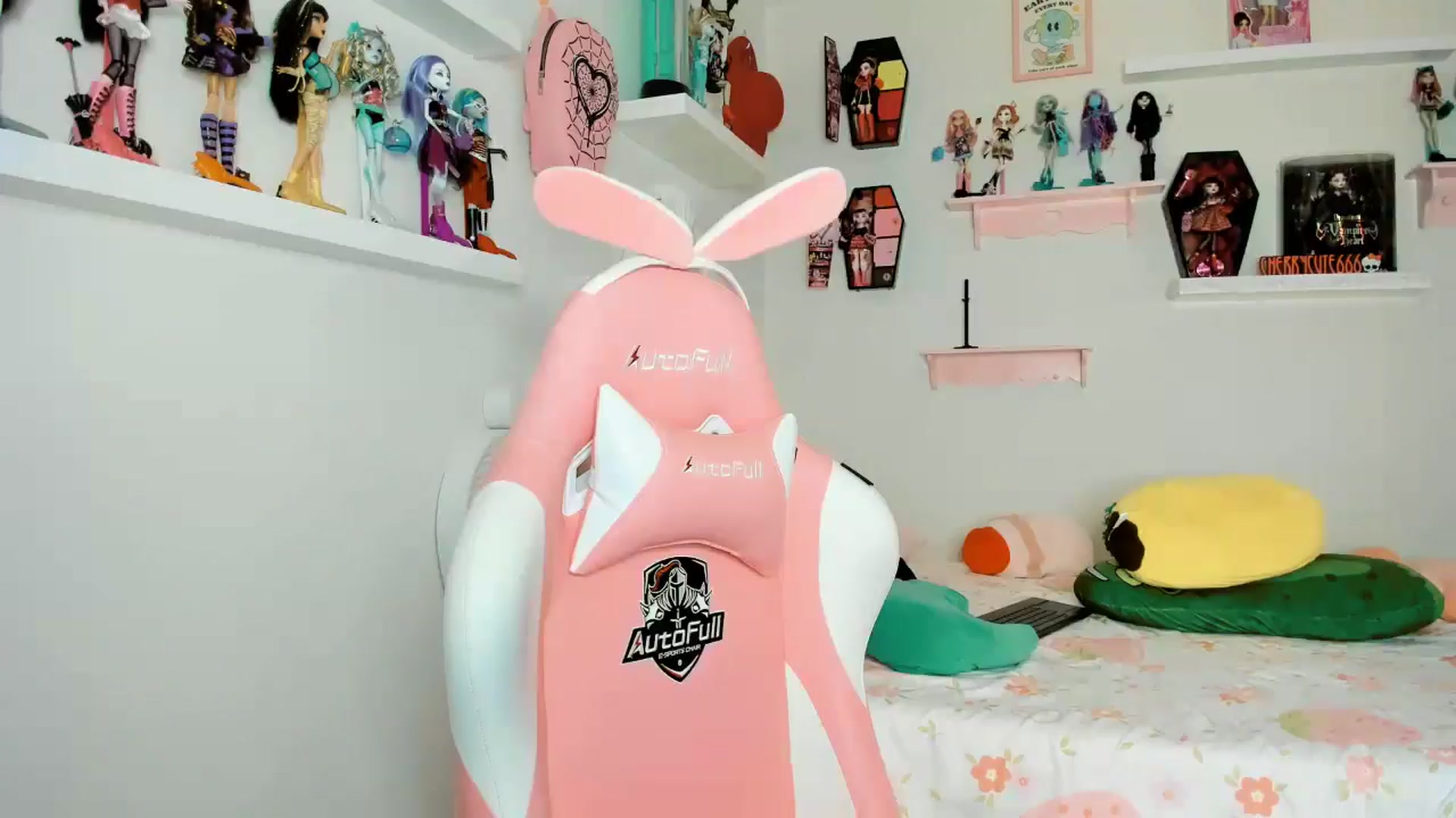 Gallery image thumbnail from Cherrycute666's myfreecams stream on, 11/24/2025, 06:32 image 2 of 20