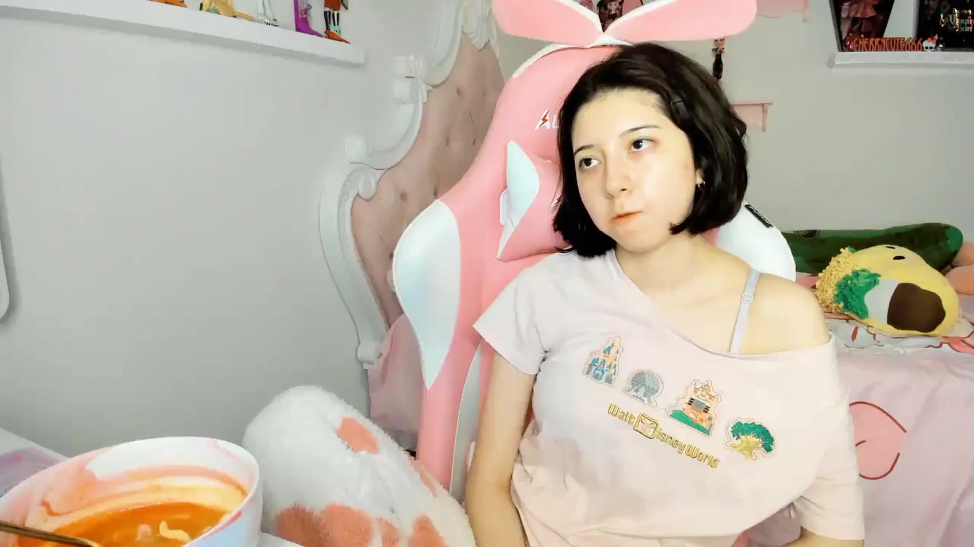 Gallery image thumbnail from Cherrycute666's myfreecams stream on, 11/30/2025, 05:52 image 4 of 20