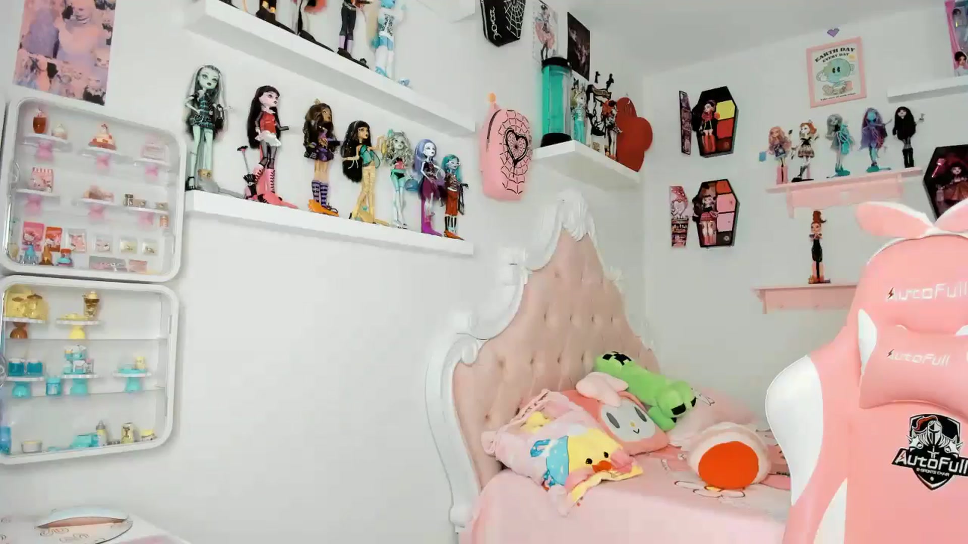 Gallery image thumbnail from Cherrycute666's myfreecams stream on, 11/30/2025, 05:52 image 18 of 20
