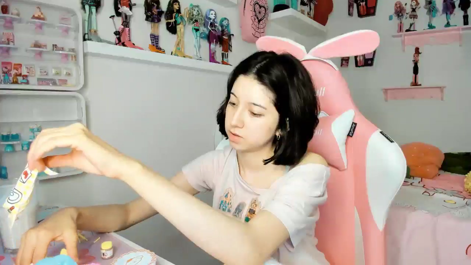 Gallery image thumbnail from Cherrycute666's myfreecams stream on, 11/30/2025, 05:52 image 10 of 20