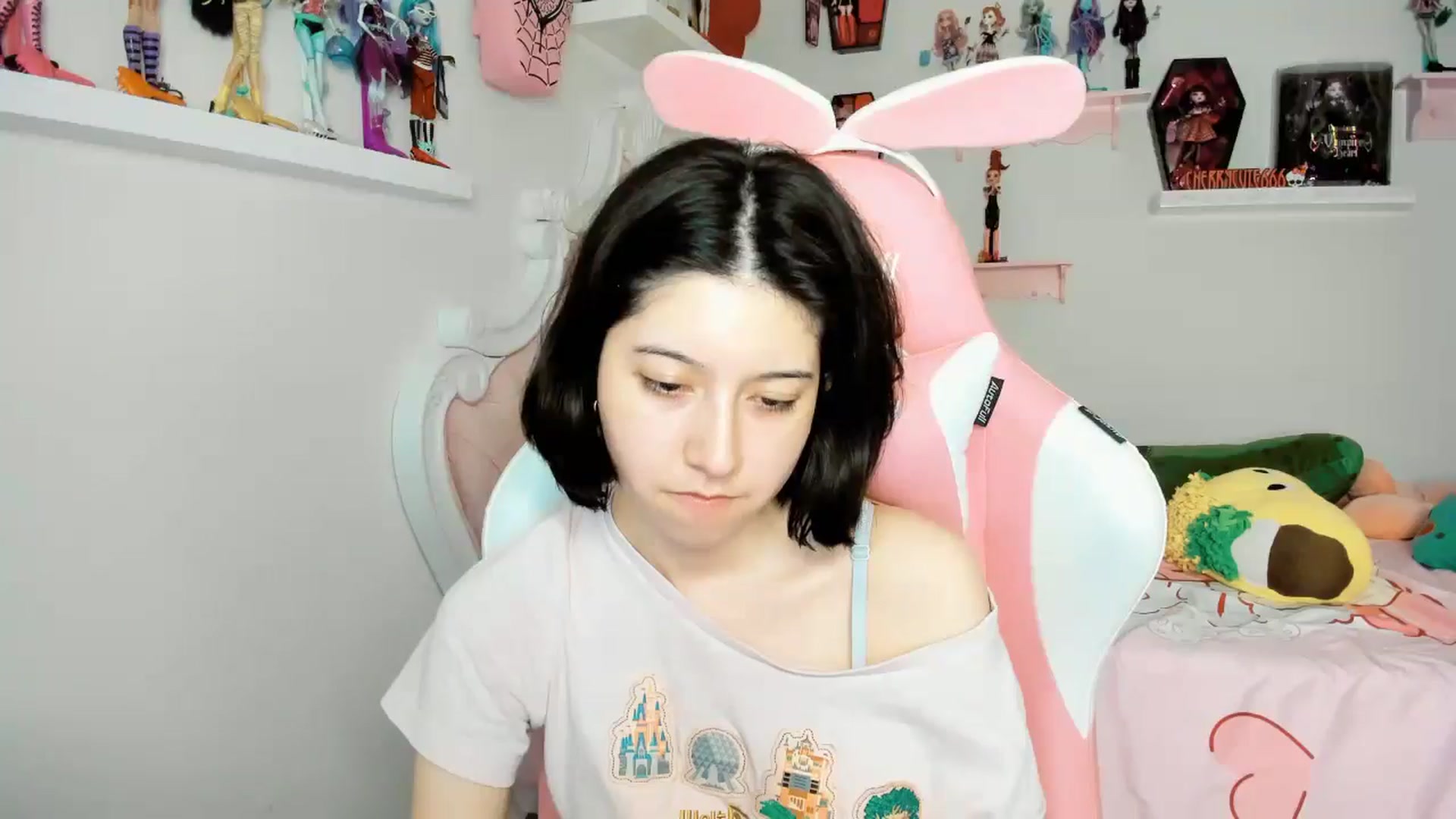 Gallery image thumbnail from Cherrycute666's myfreecams stream on, 11/30/2025, 05:52 image 9 of 20