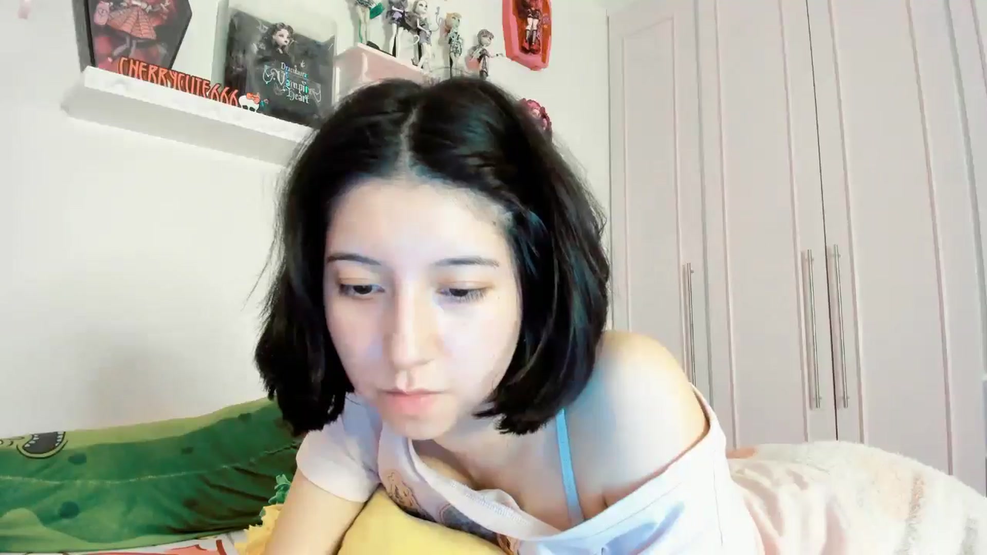 Gallery image thumbnail from Cherrycute666's myfreecams stream on, 11/30/2025, 08:00 image 6 of 20