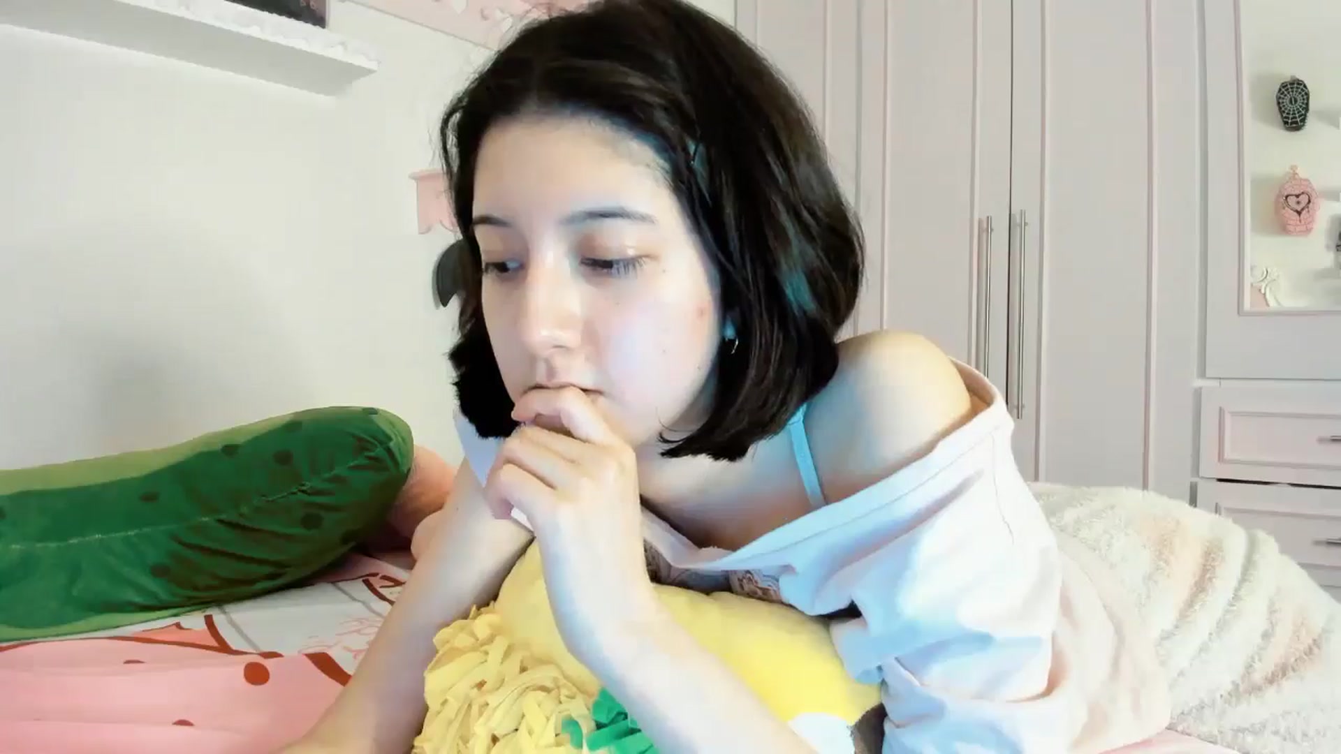 Gallery image thumbnail from Cherrycute666's myfreecams stream on, 11/30/2025, 08:00 image 17 of 20