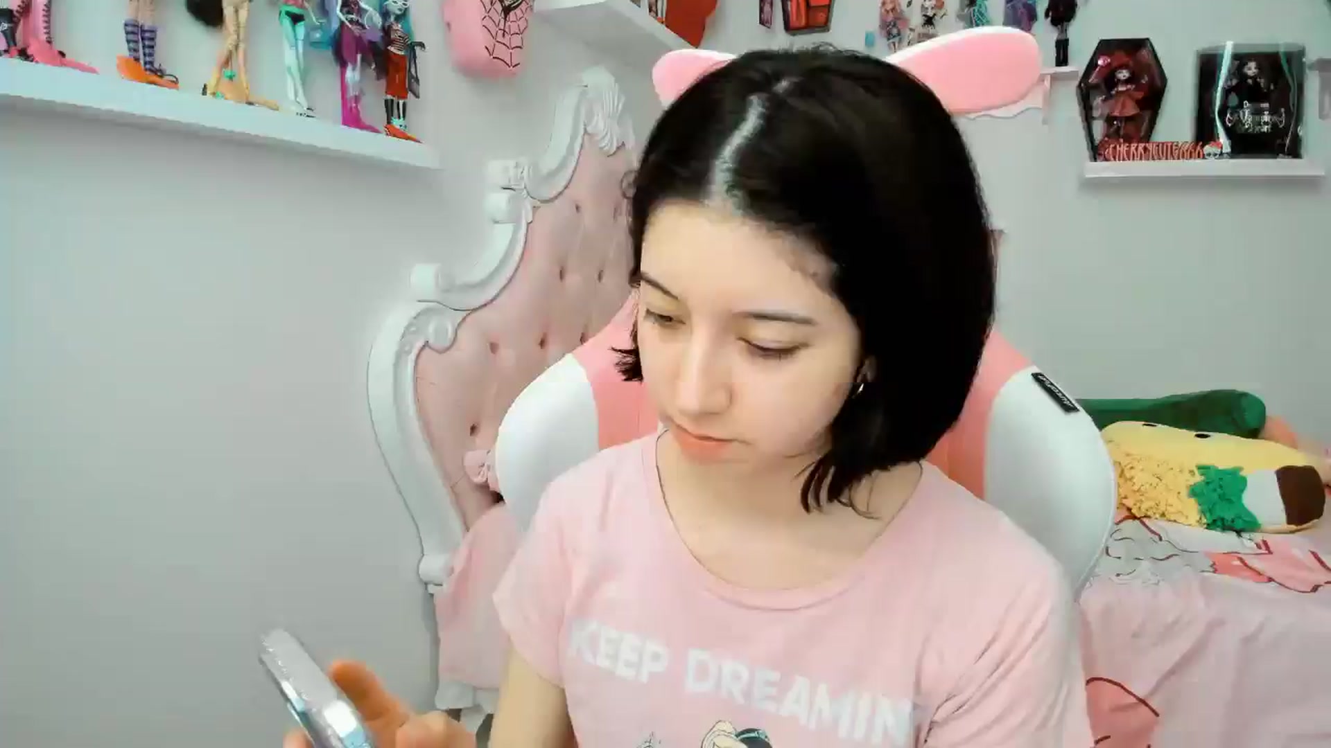 Gallery image thumbnail from Cherrycute666's myfreecams stream on, 11/30/2025, 21:18 image 1 of 20