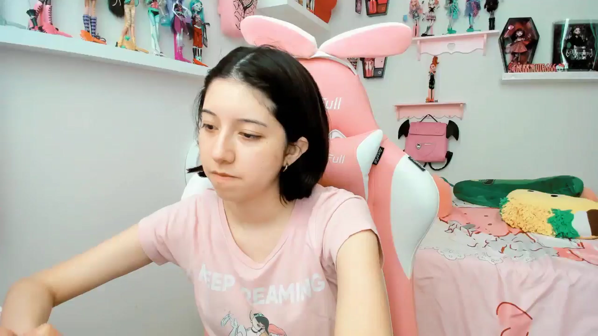 Gallery image thumbnail from Cherrycute666's myfreecams stream on, 11/30/2025, 21:18 image 17 of 20