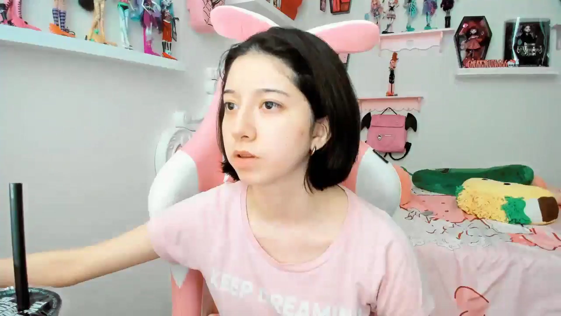 Gallery image thumbnail from Cherrycute666's myfreecams stream on, 11/30/2025, 21:18 image 10 of 20